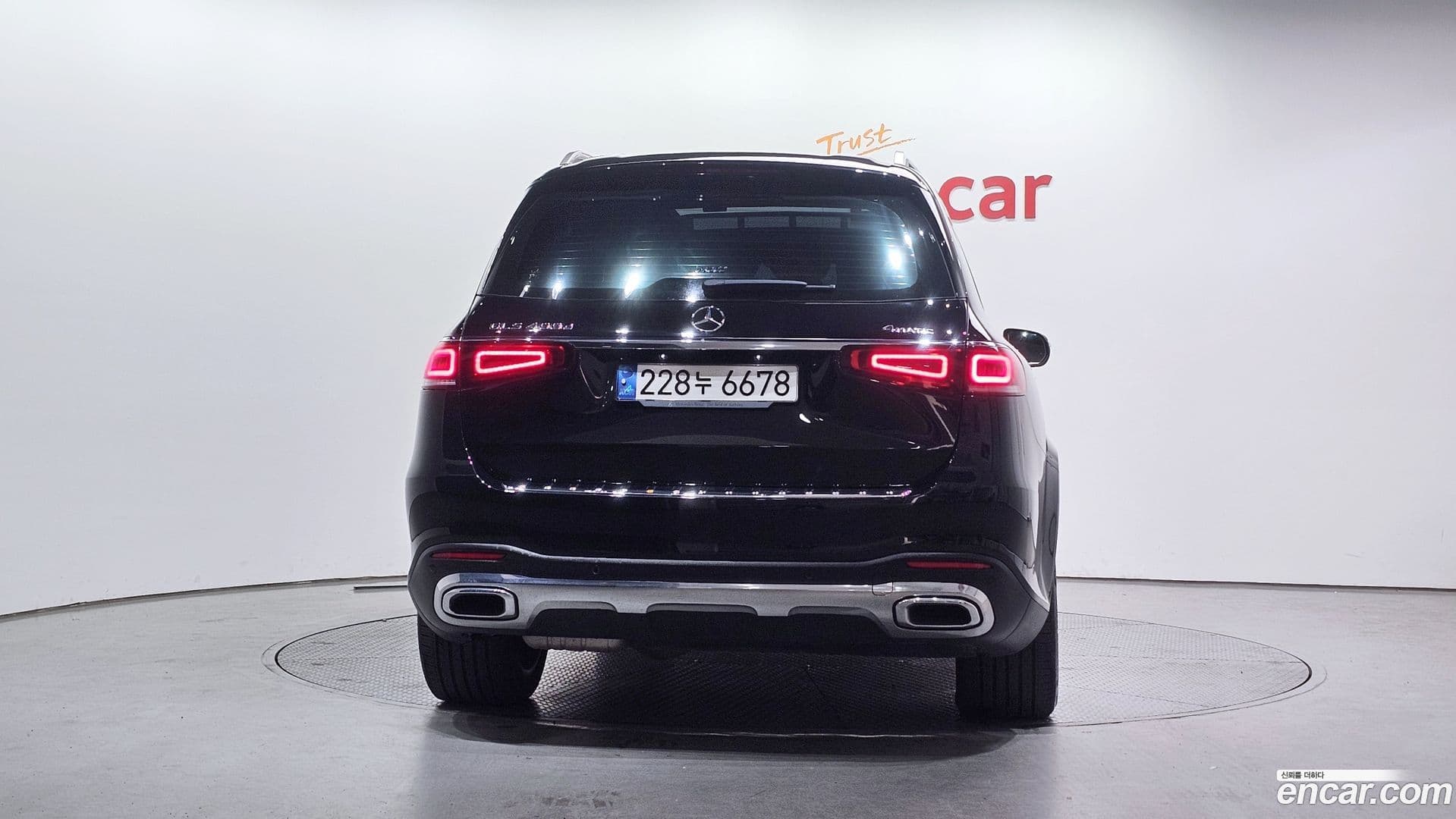 Main__Slider__Photo:GLS-Class Mercedes-Benz 2021.10-3