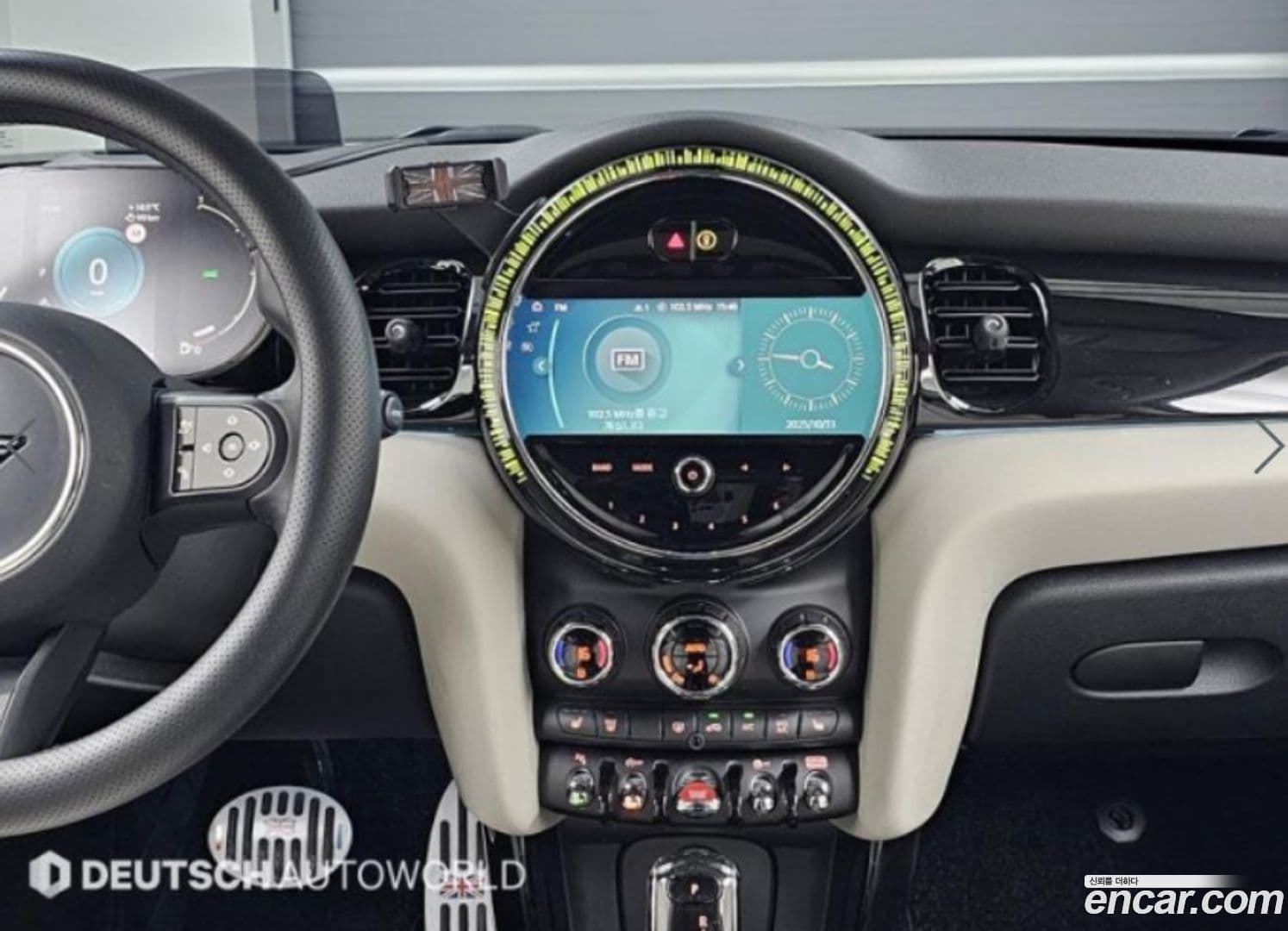 Main__Slider__Photo:Cooper Mini 2022.11-12