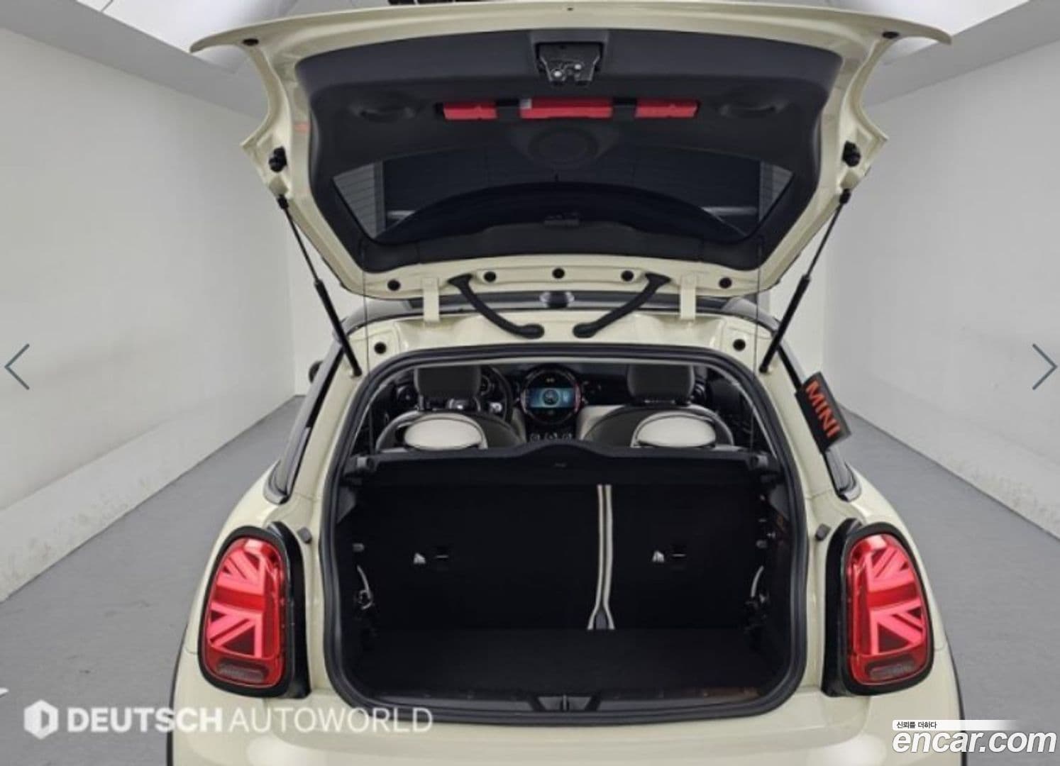 Main__Slider__Photo:Cooper Mini 2022.11-18