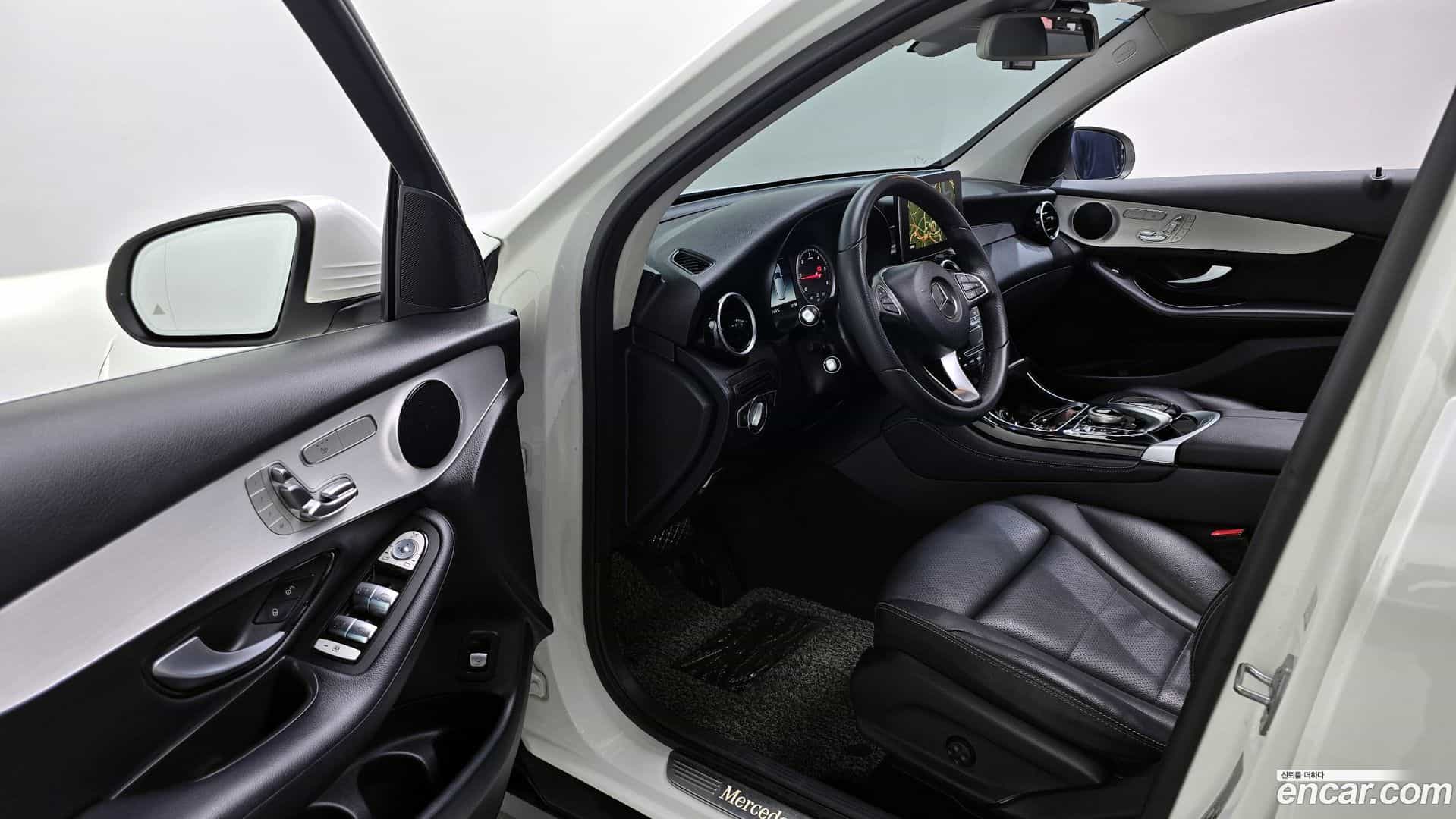 GLC-Class Mercedes-Benz 2018.7-INNER-010