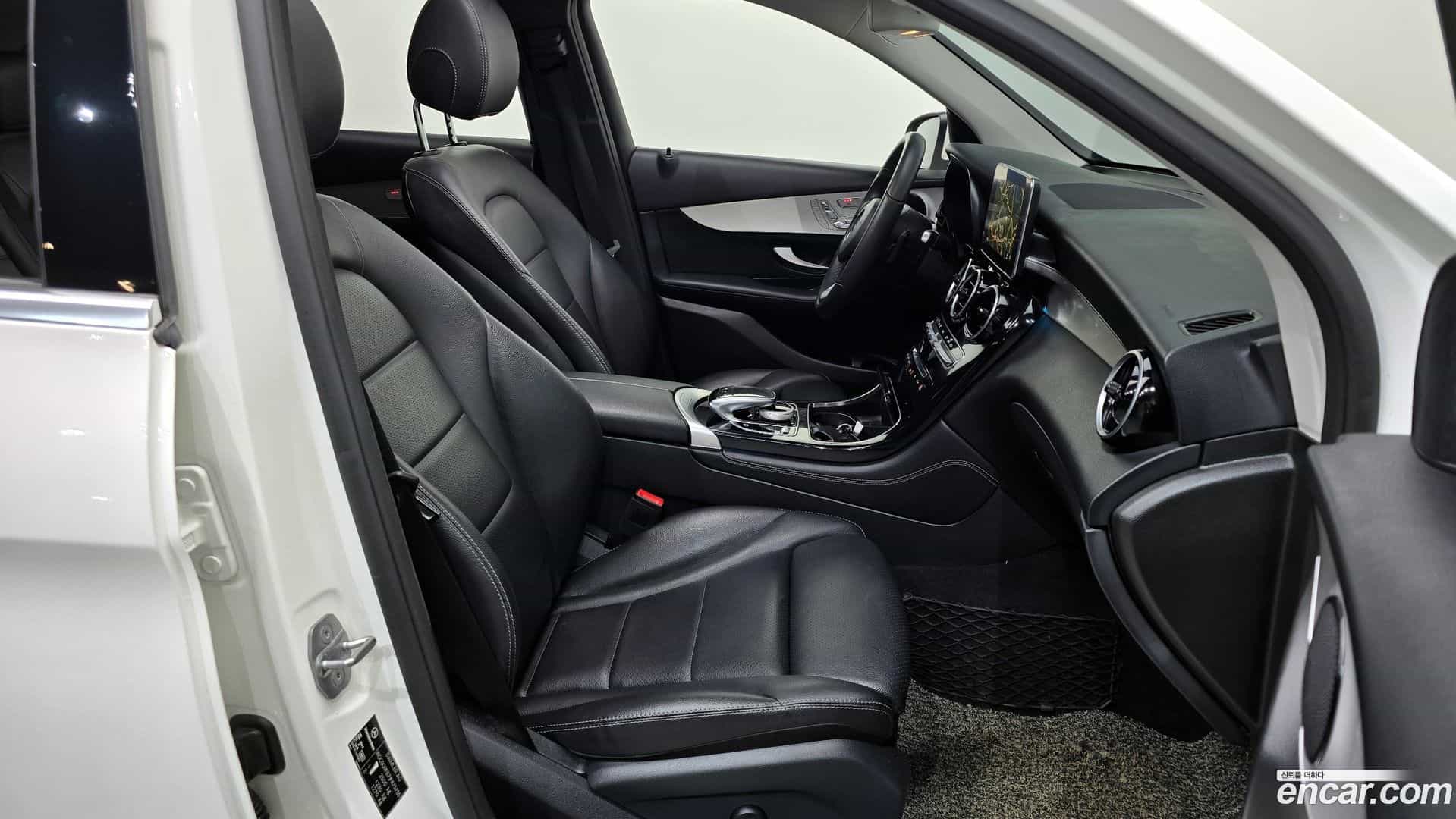 GLC-Class Mercedes-Benz 2018.7-OPTION-016