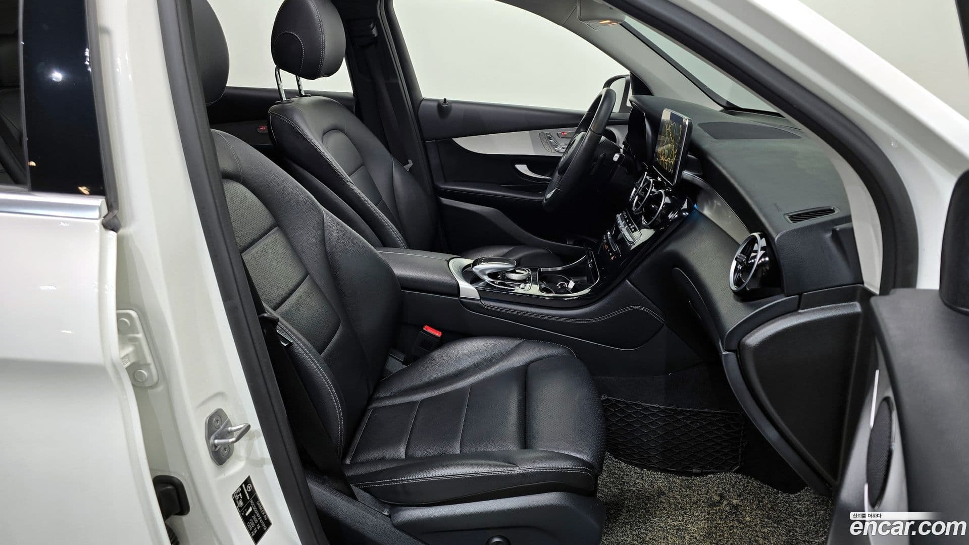 Main__Slider__Photo:GLC-Class Mercedes-Benz 2018.7-11