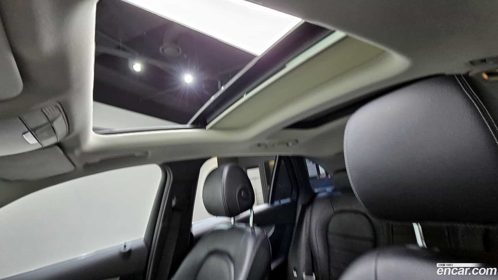 GLC-Class Mercedes-Benz 2018.7-OPTION-023