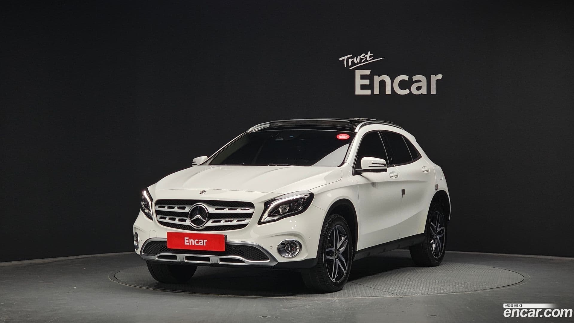 Main__Slider__Photo:GLA-Class Mercedes-Benz 2018.3-0