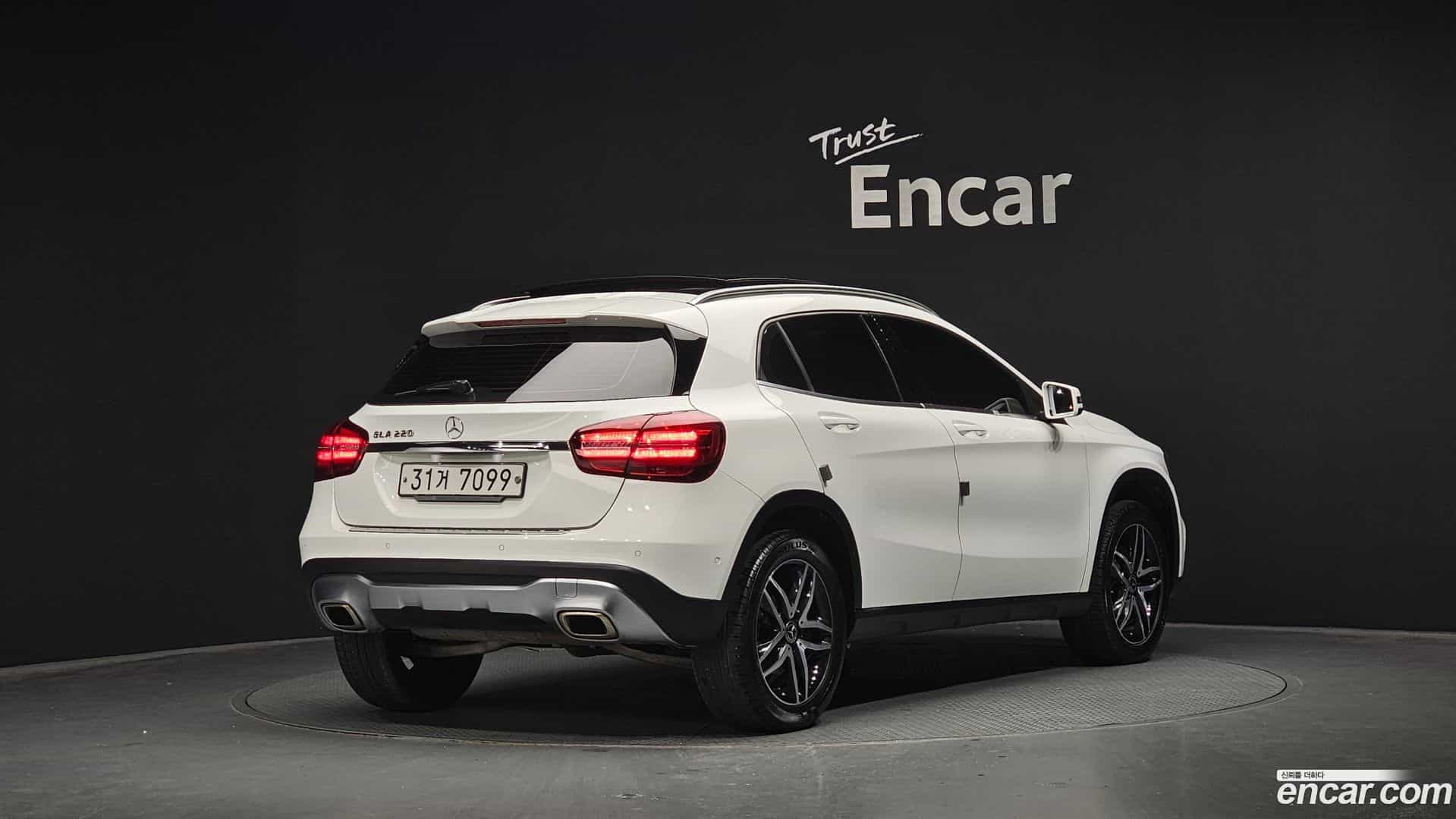 GLA-Class Mercedes-Benz 2018.3-OUTER-002