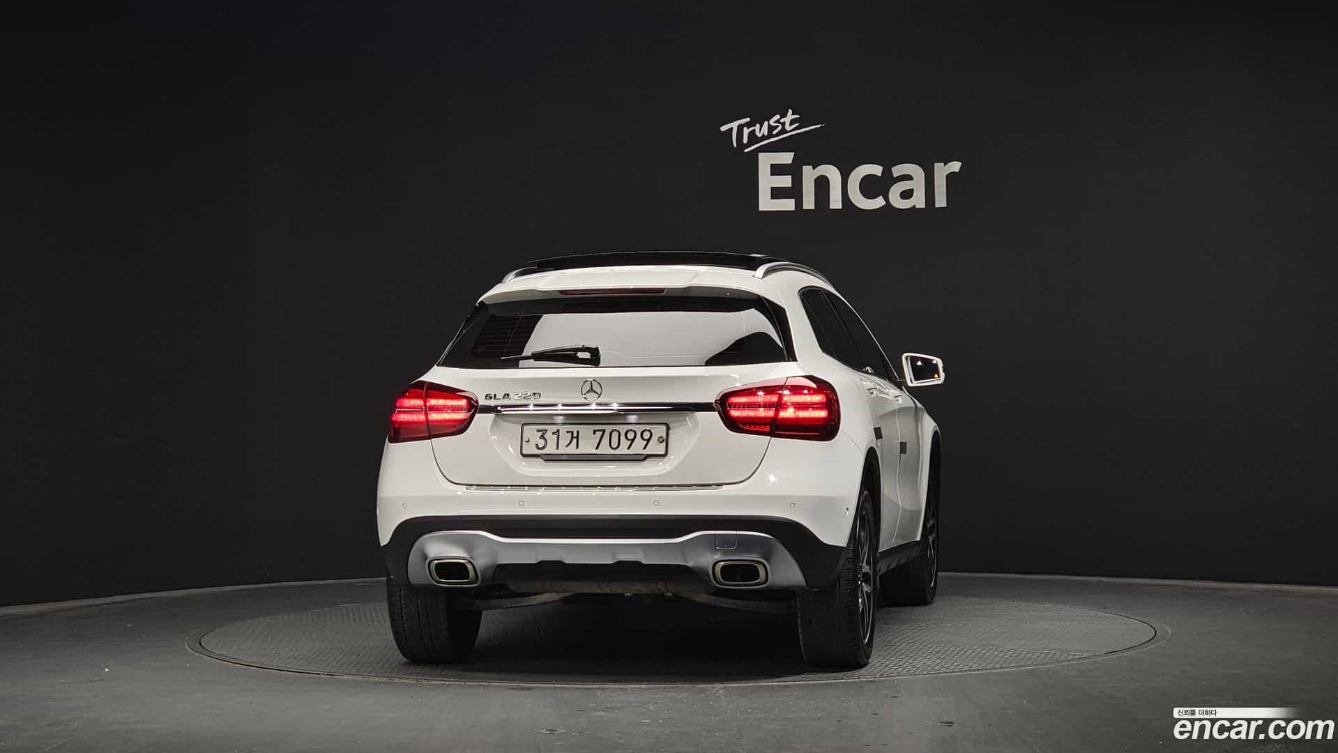 GLA-Class Mercedes-Benz 2018.3-OUTER-004