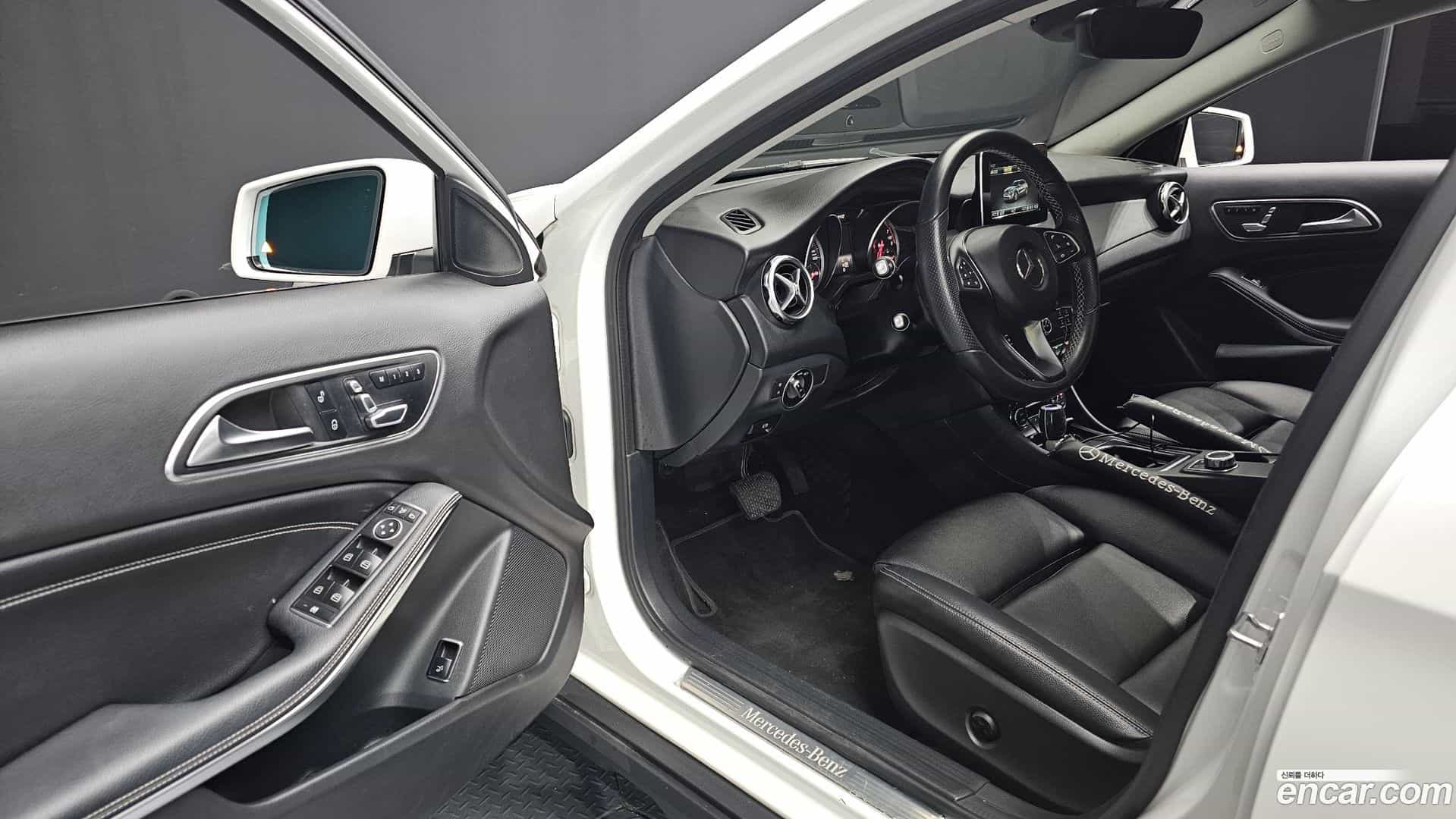 GLA-Class Mercedes-Benz 2018.3-OPTION-015