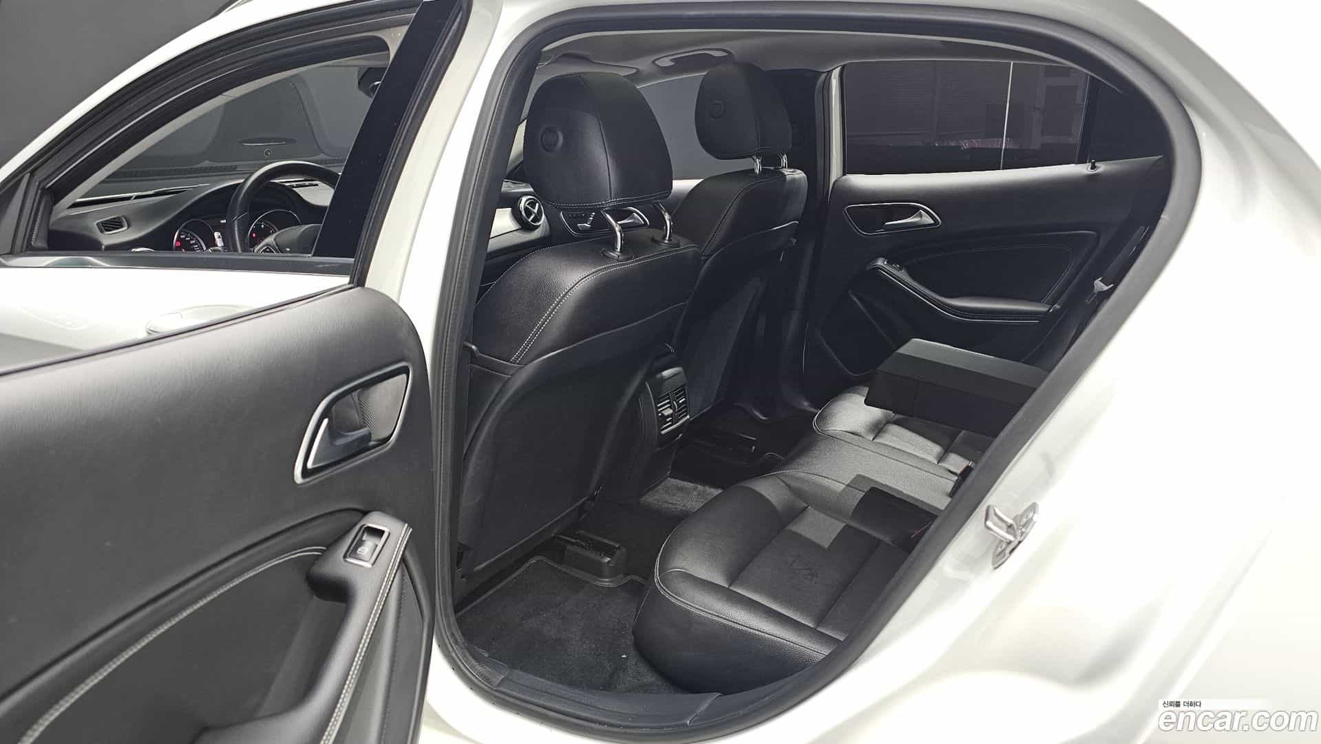 GLA-Class Mercedes-Benz 2018.3-OPTION-016