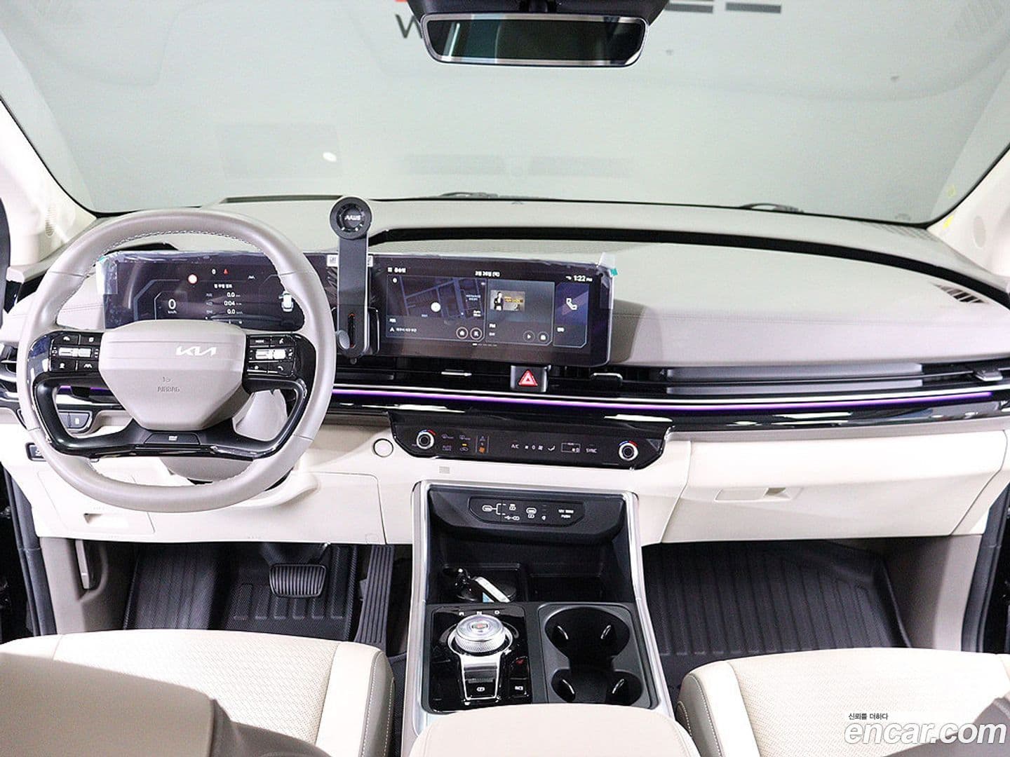 Main__Slider__Photo:Canival Kia 2025.4-4