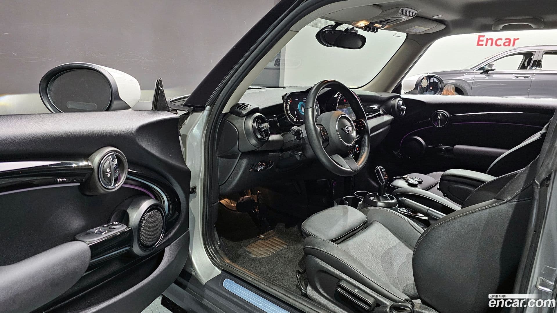 Main__Slider__Photo:Cooper Mini 2023.10-10