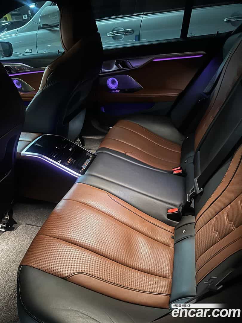 8-Series BMW 2022.10-INNER-007