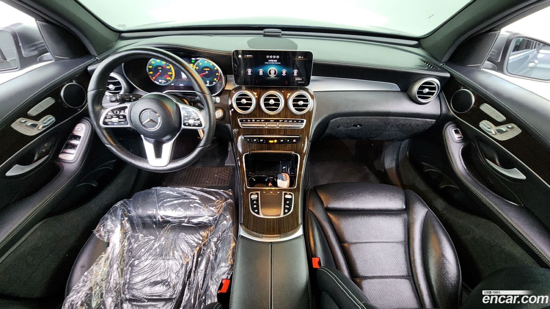 Main__Slider__Photo:GLC-Class Mercedes-Benz 2020.5-6