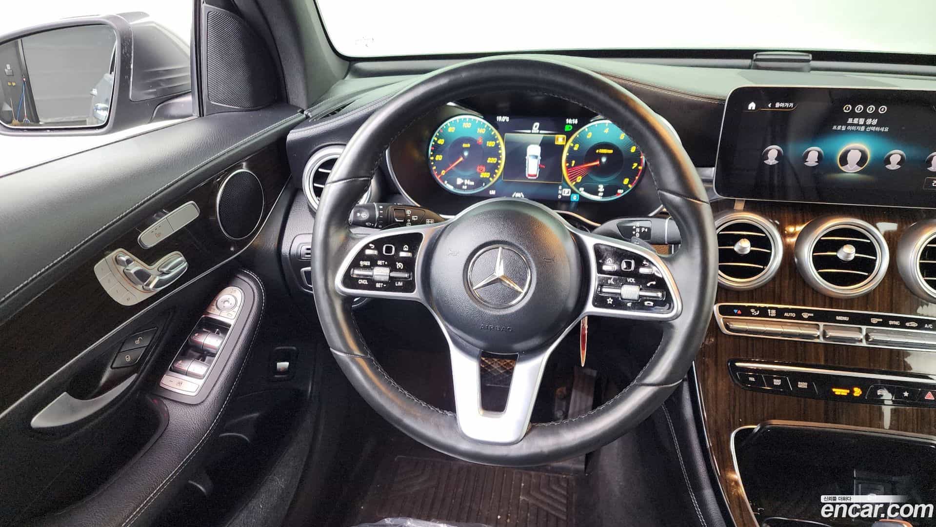 GLC-Class Mercedes-Benz 2020.5-OPTION-017