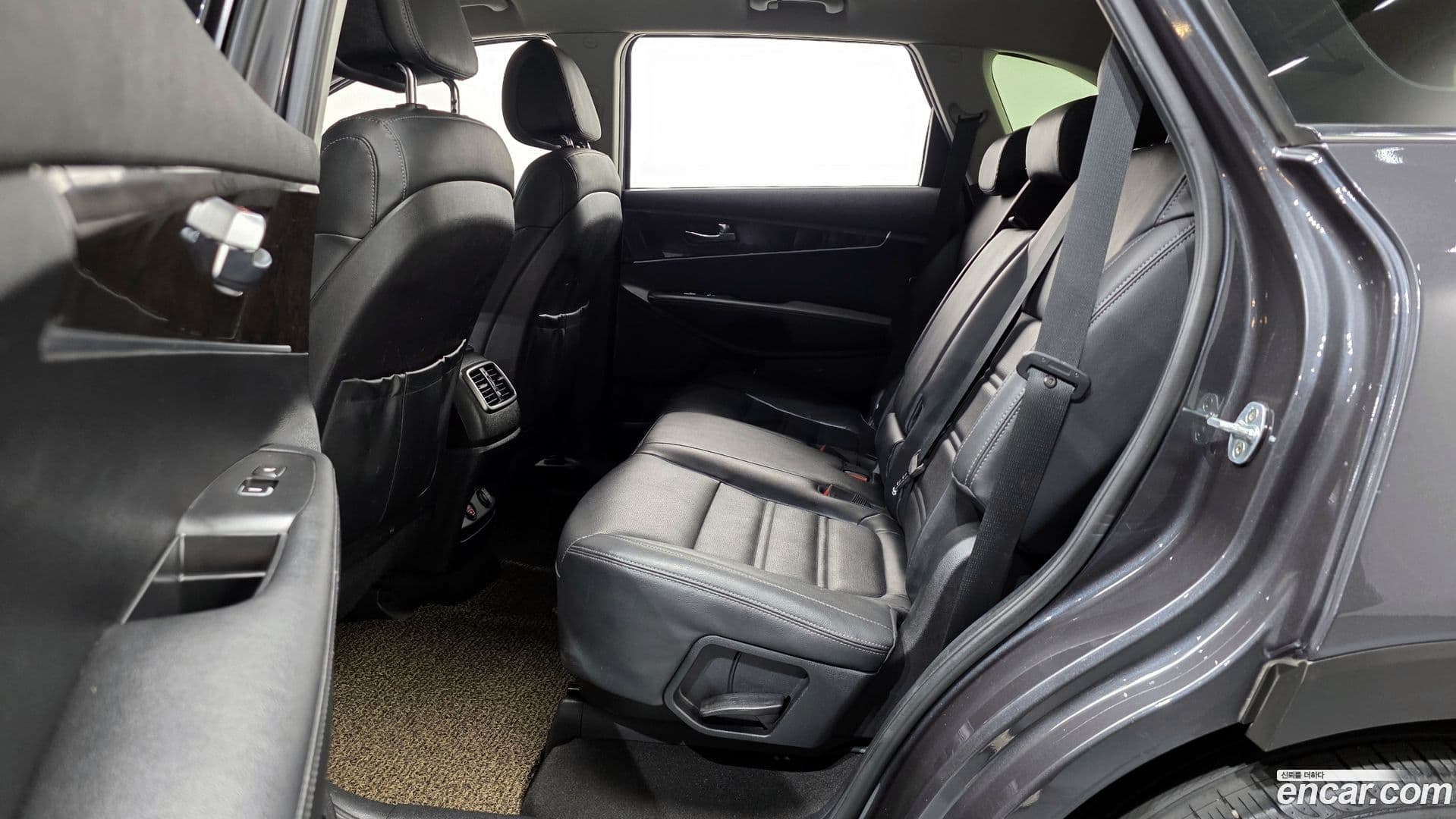 Main__Slider__Photo:Sorento Kia 2016.11-11