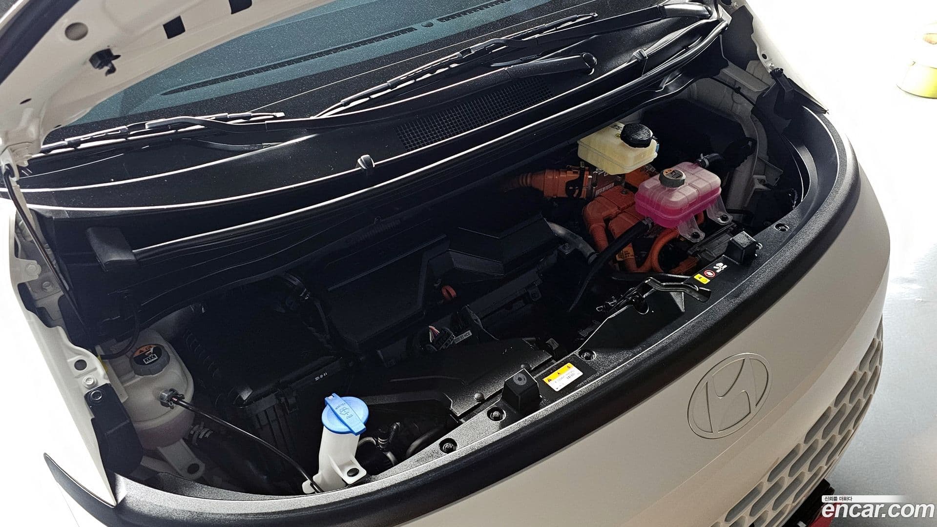 Main__Slider__Photo:Staria Hyundai 2025.8-5