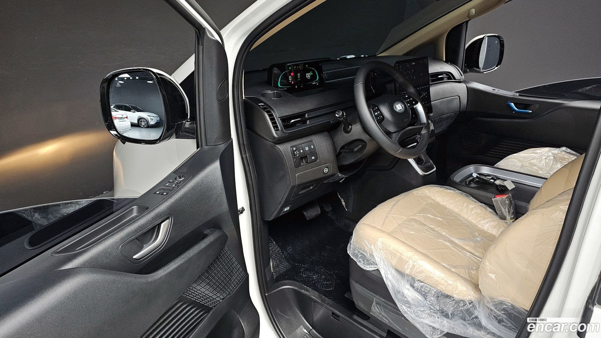 Main__Slider__Photo:Staria Hyundai 2025.8-10