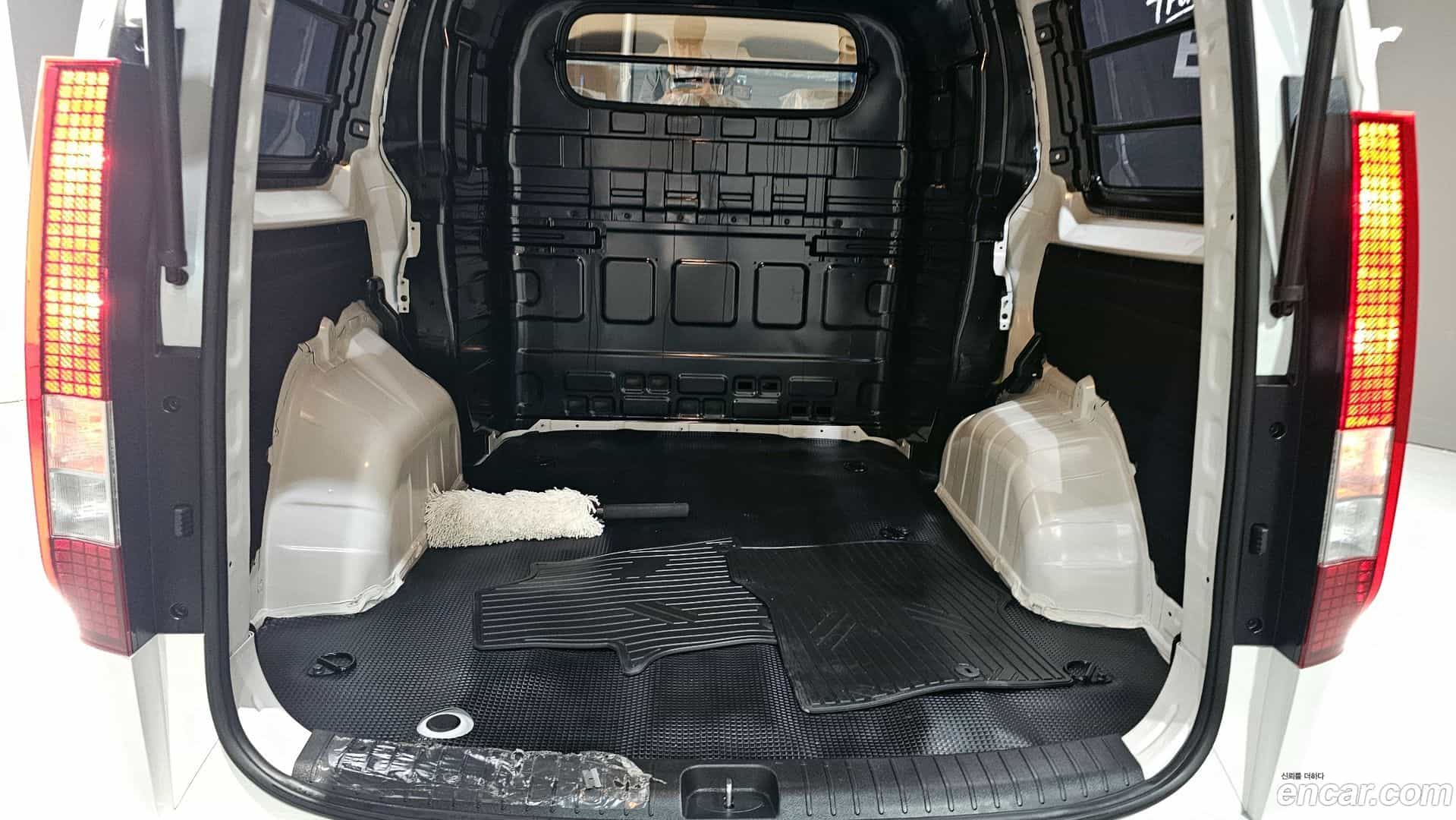 Staria Hyundai 2025.8-OPTION-024