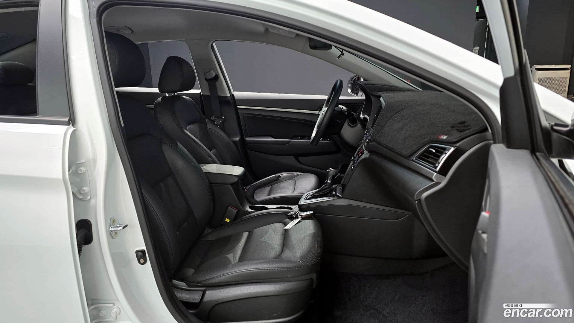 Main__Slider__Photo:AVANTE Hyundai 2018.6-9