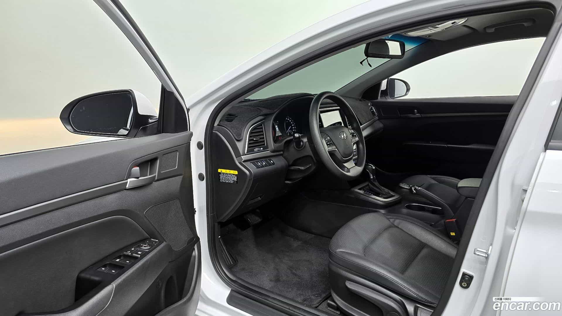 AVANTE Hyundai 2018.6-OPTION-015