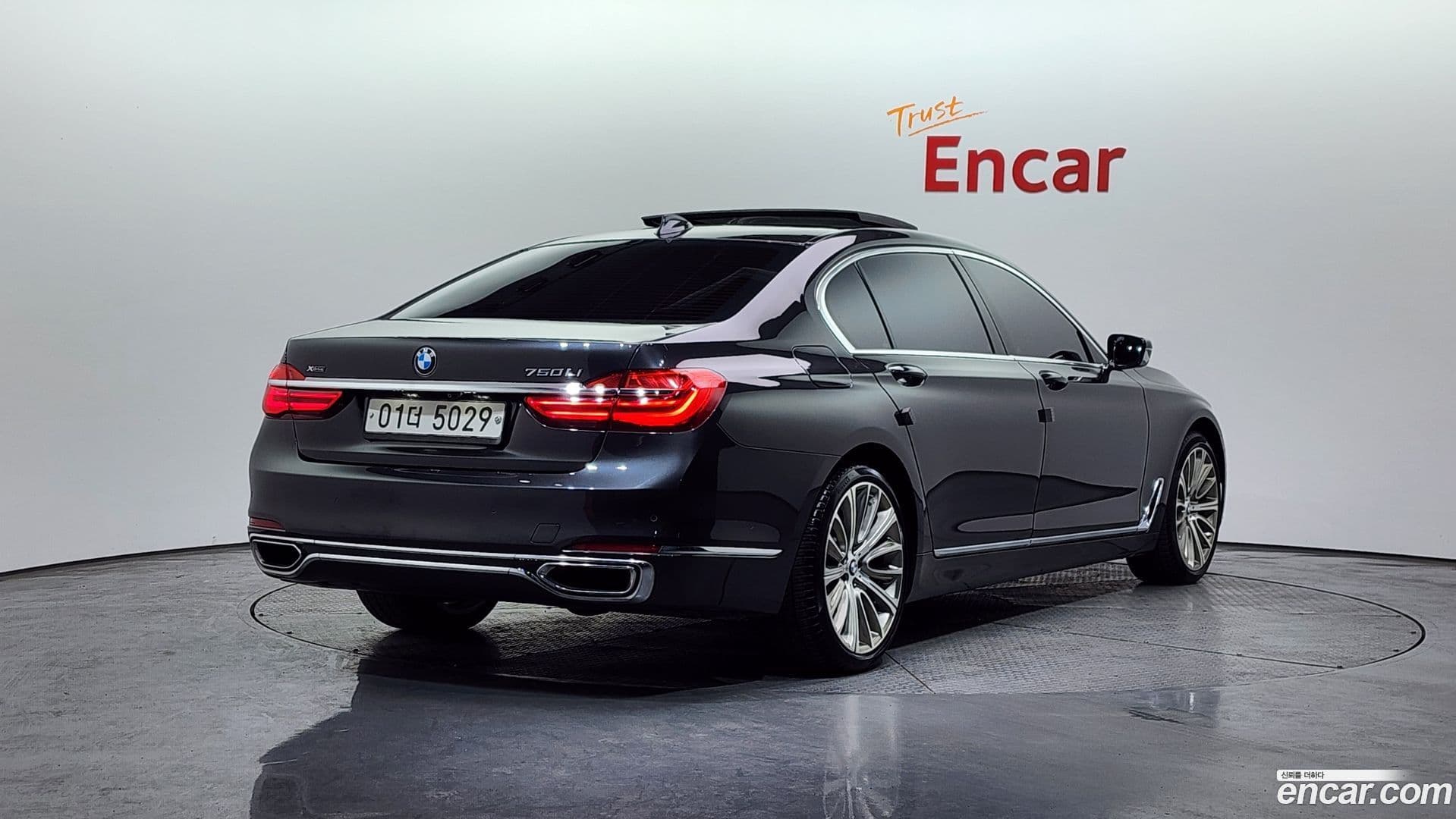 Main__Slider__Photo:7-Series BMW 2016.11-1