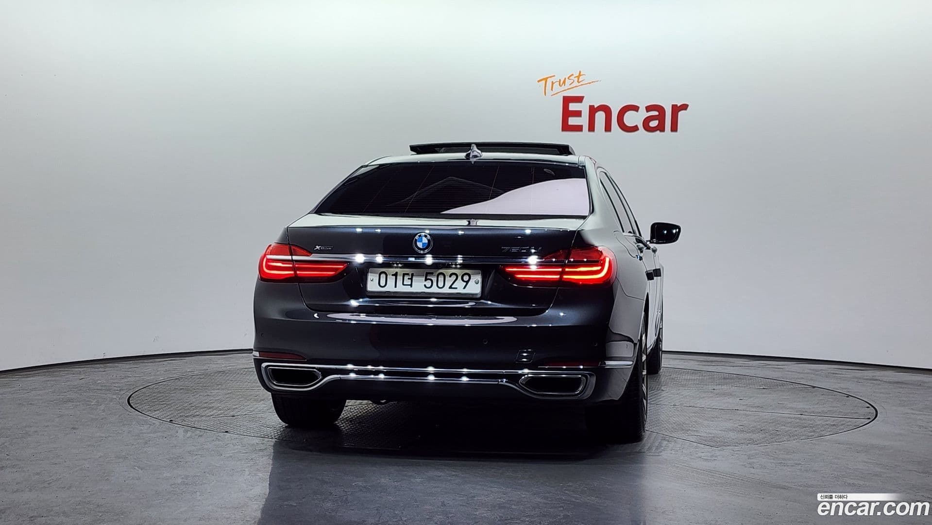 Main__Slider__Photo:7-Series BMW 2016.11-3