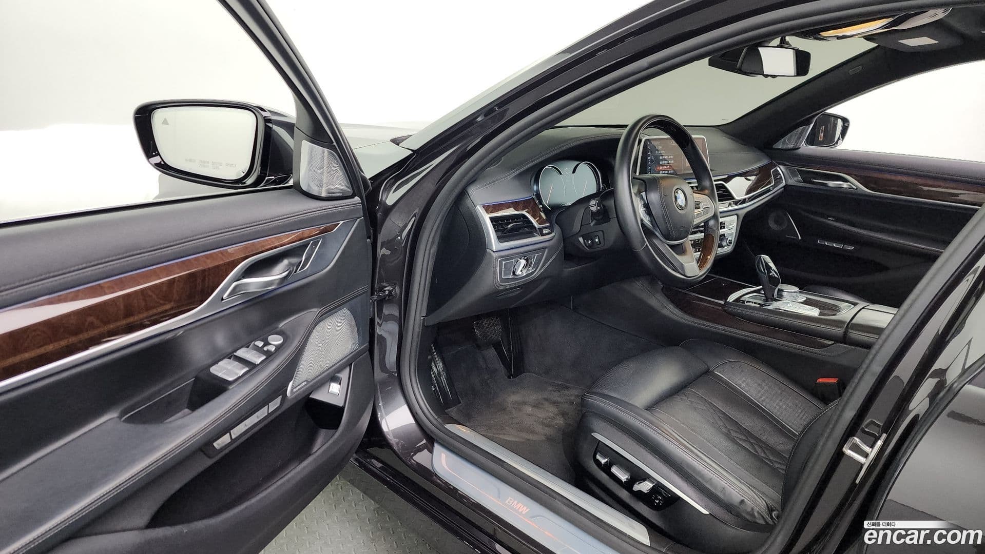 Main__Slider__Photo:7-Series BMW 2016.11-9