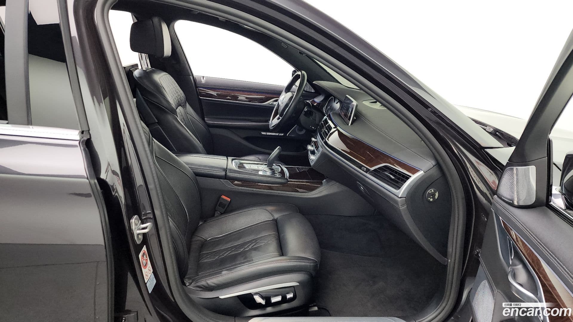 Main__Slider__Photo:7-Series BMW 2016.11-10