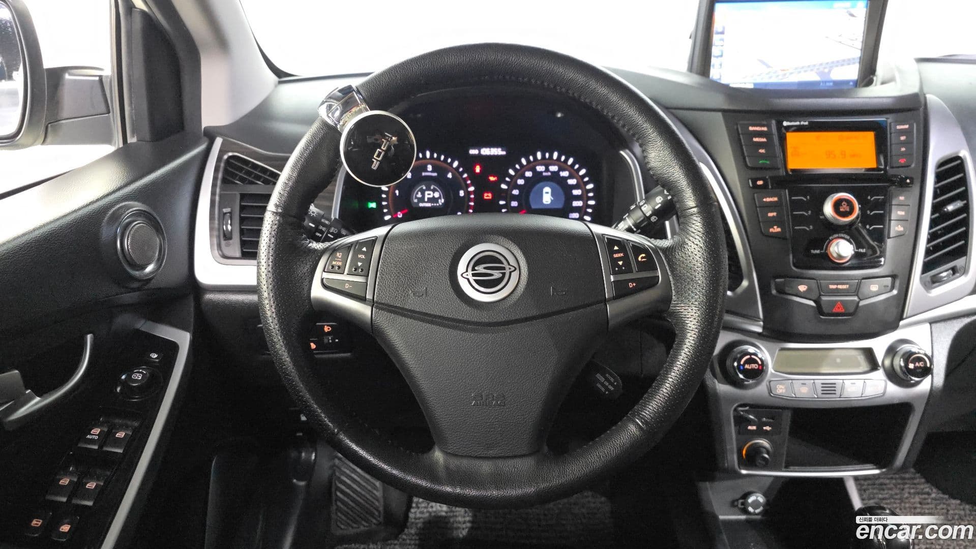 Main__Slider__Photo:KORANDO KG_Mobility_Ssangyong 2015.1-12