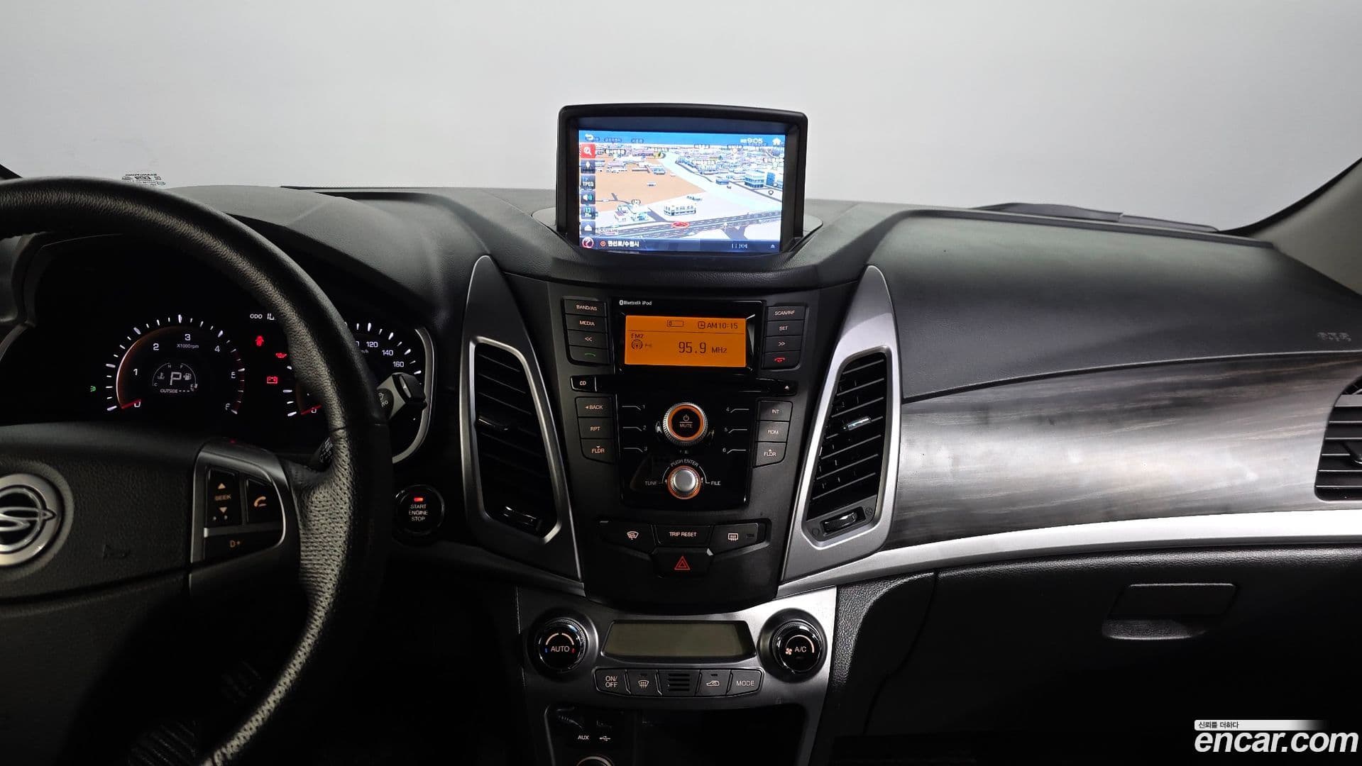 Main__Slider__Photo:KORANDO KG_Mobility_Ssangyong 2015.1-14