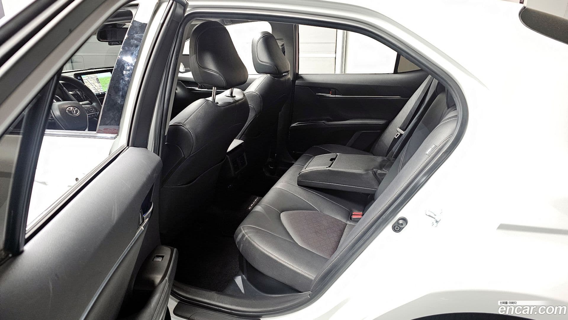 Main__Slider__Photo:Camry Toyota 2021.5-10