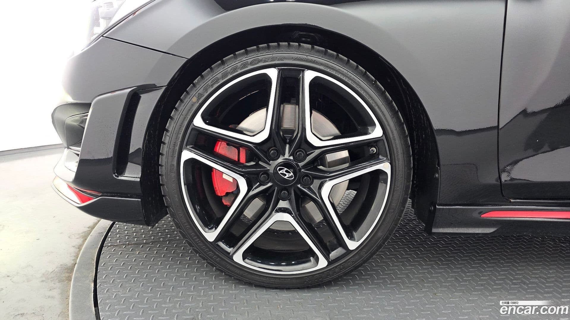 Main__Slider__Photo:Veloster Hyundai 2021.2-4