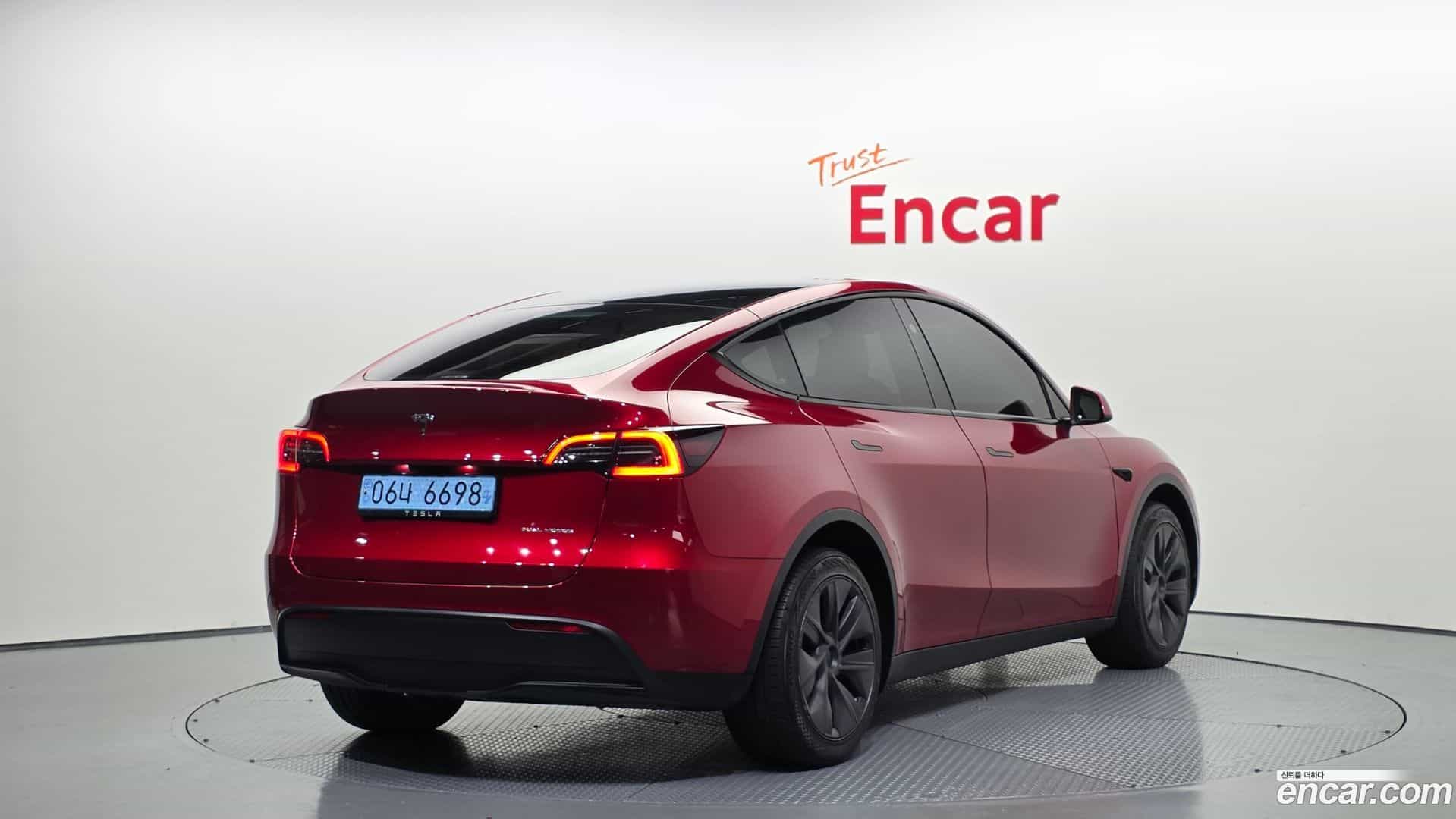 Model Y Tesla 2024.10-OUTER-002