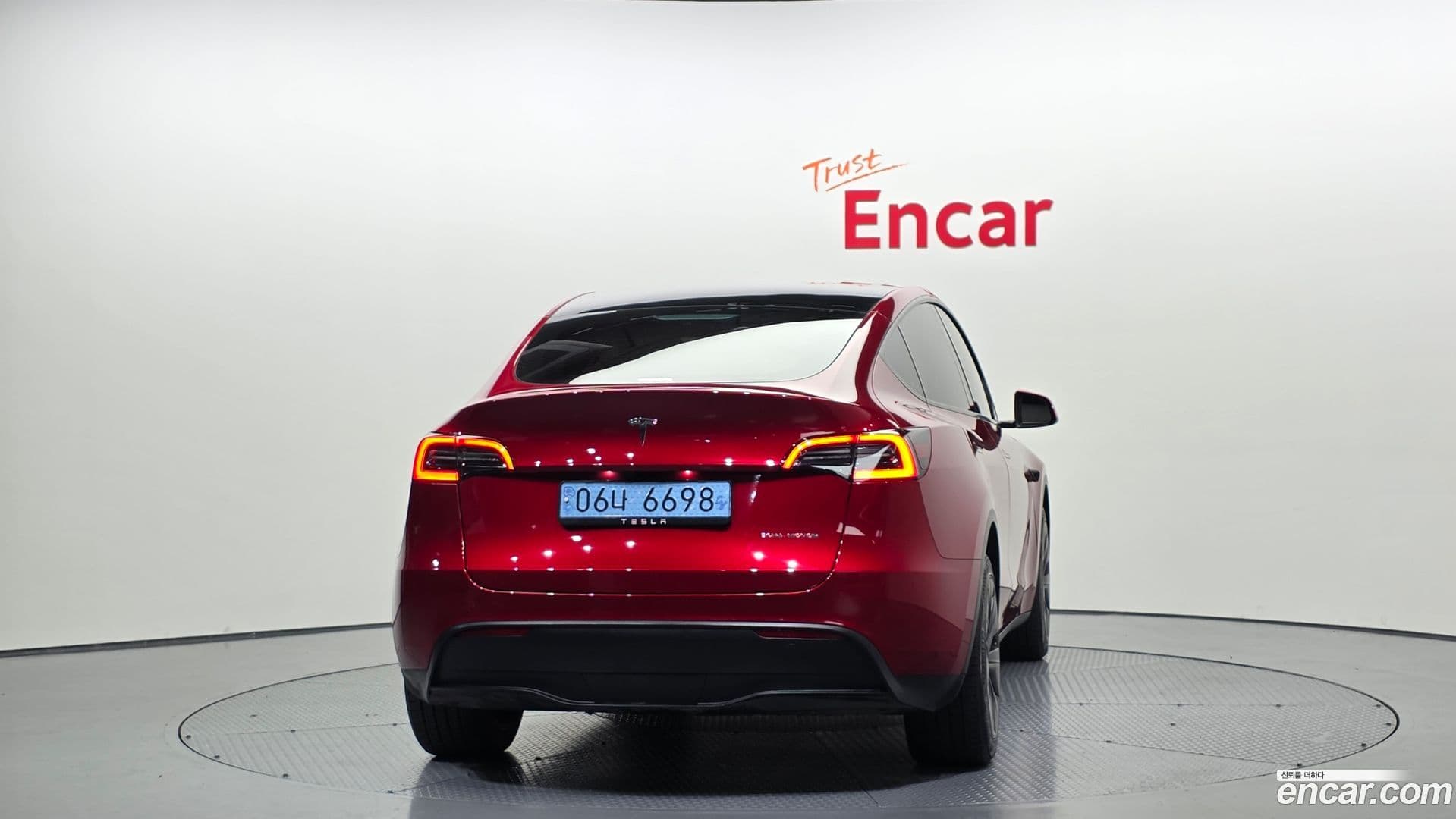 Main__Slider__Photo:Model Y Tesla 2024.10-3