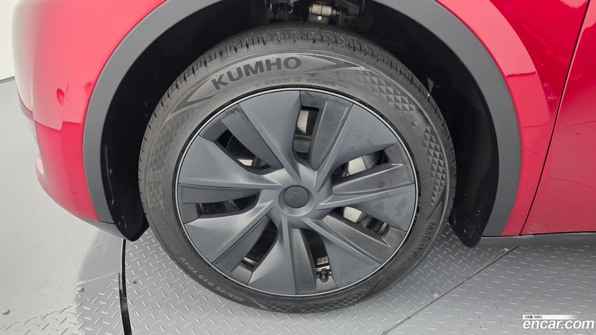 Main__Slider__Photo:Model Y Tesla 2024.10-4