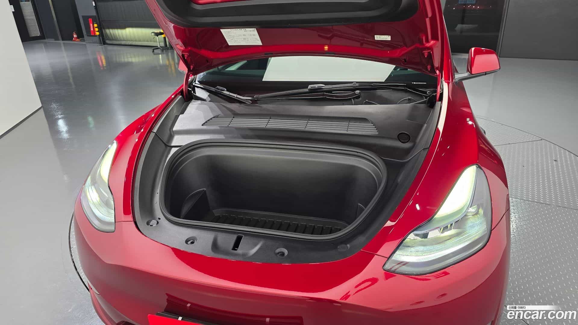 Model Y Tesla 2024.10-OUTER-006