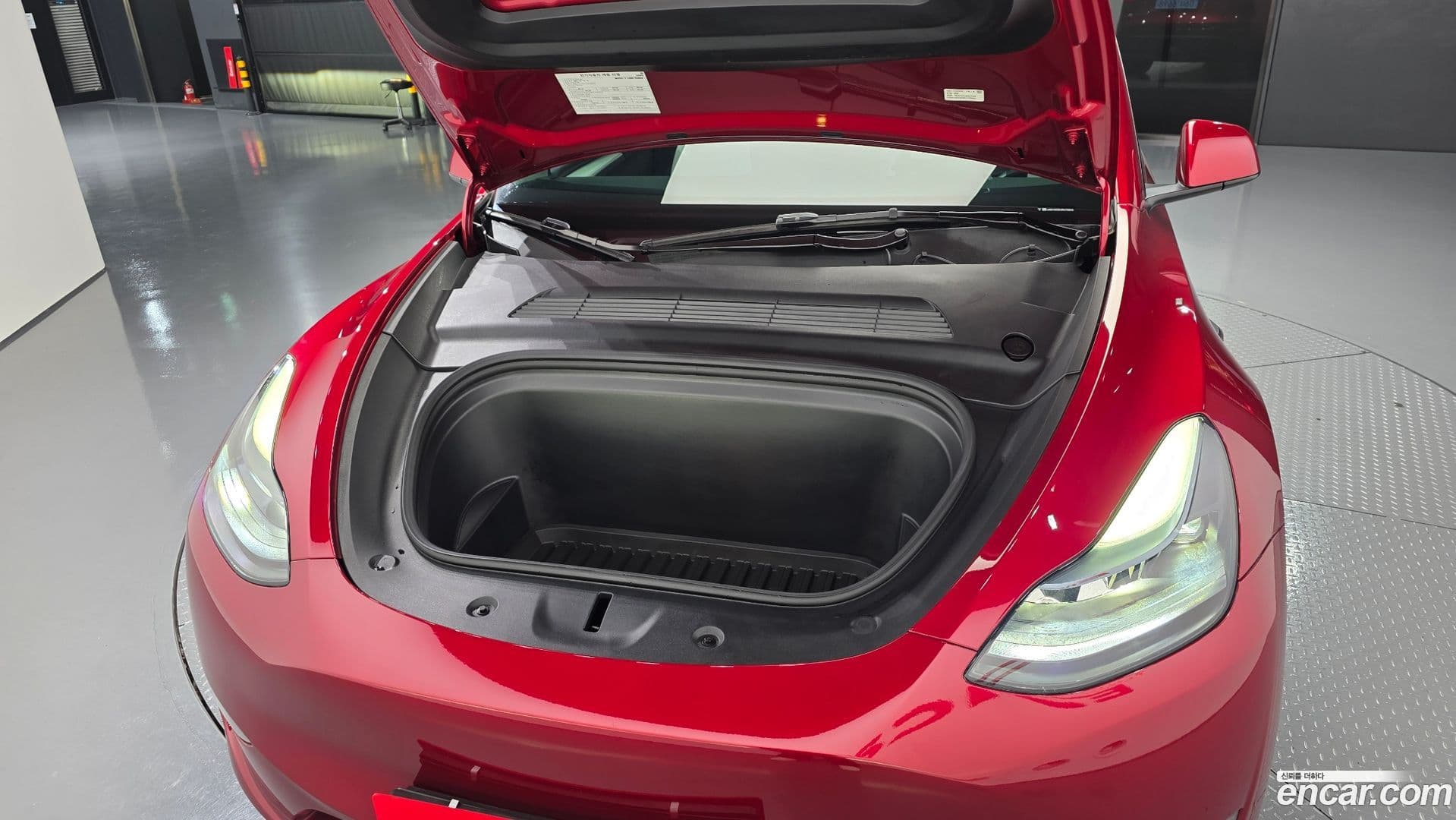 Main__Slider__Photo:Model Y Tesla 2024.10-5