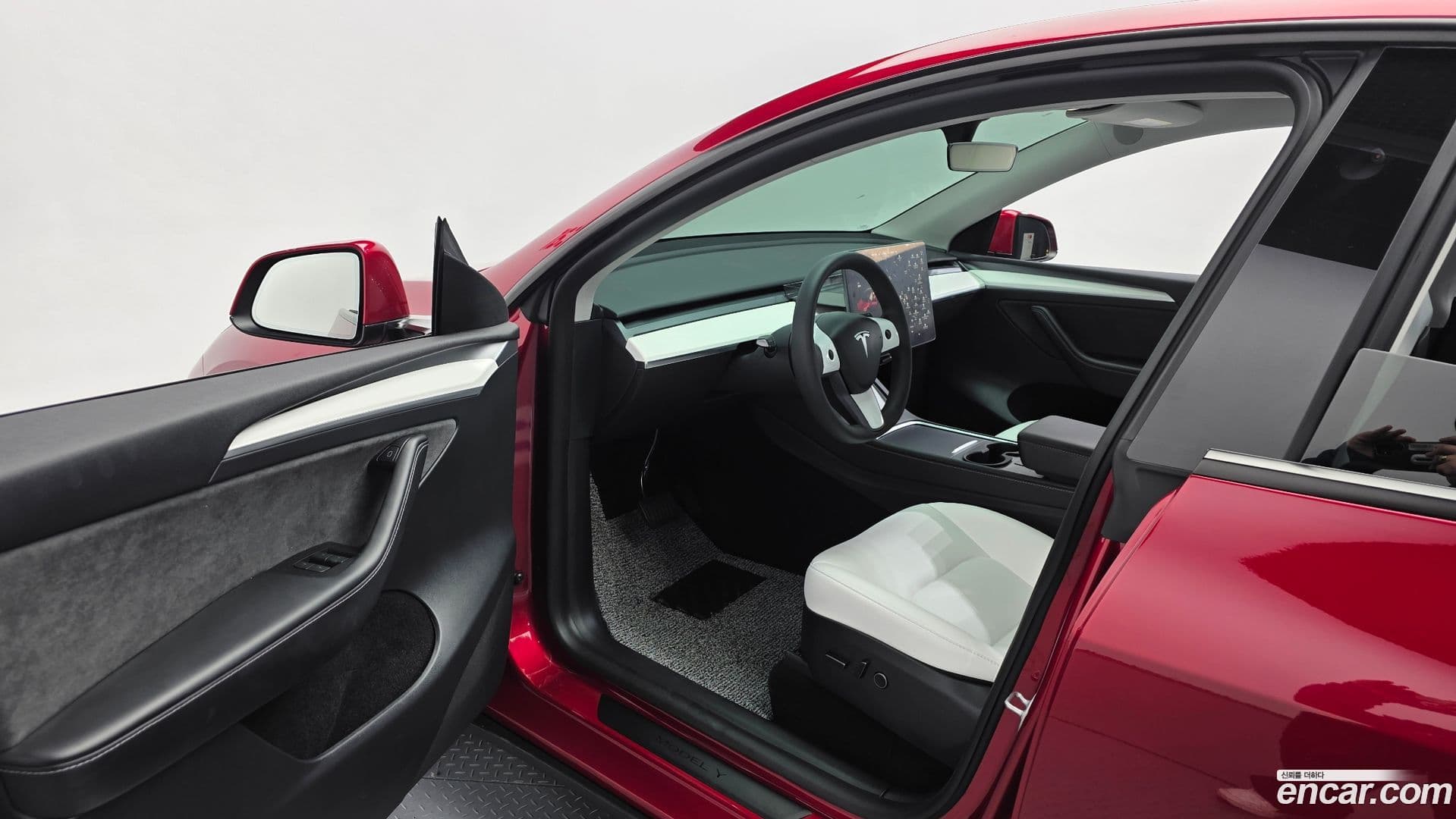 Main__Slider__Photo:Model Y Tesla 2024.10-9