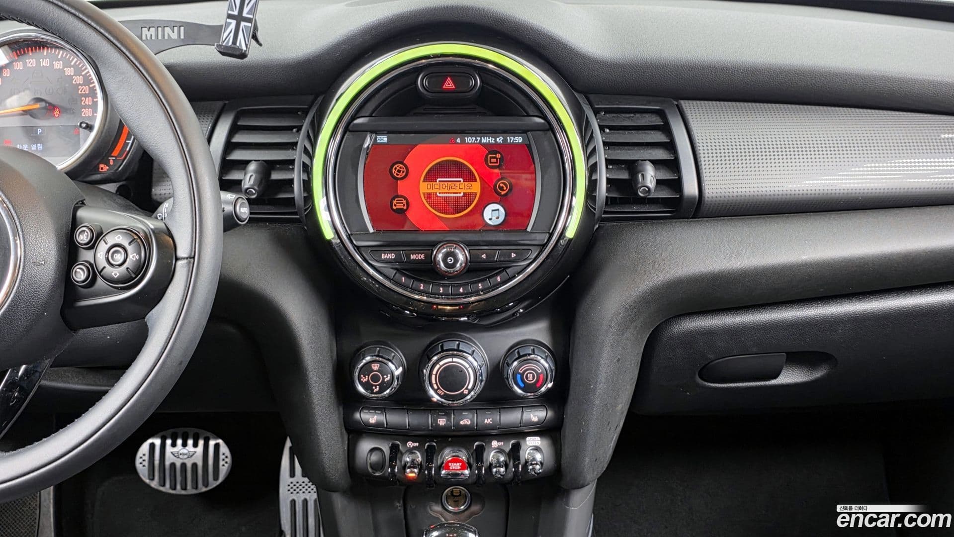 Main__Slider__Photo:Cooper Mini 2020.3-13