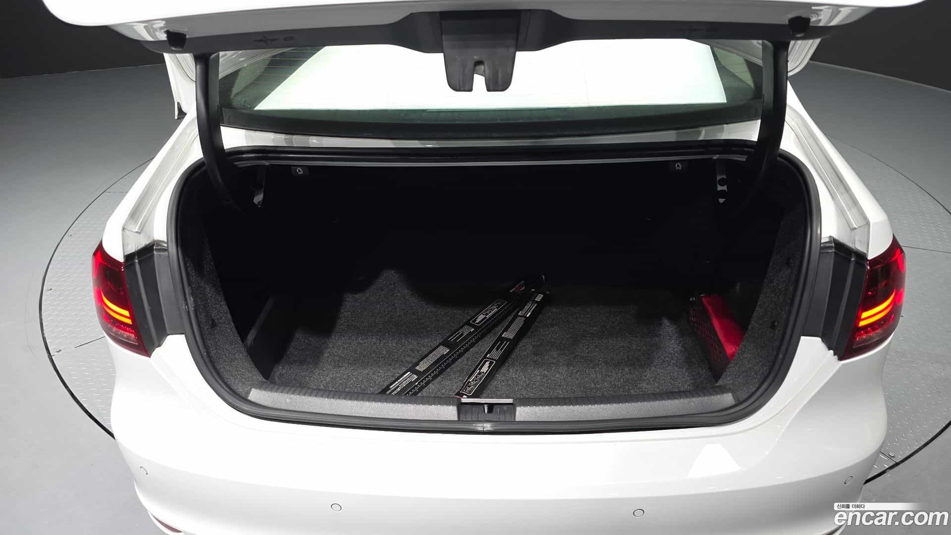 Jetta Volkswagen 2014.3-OPTION-024