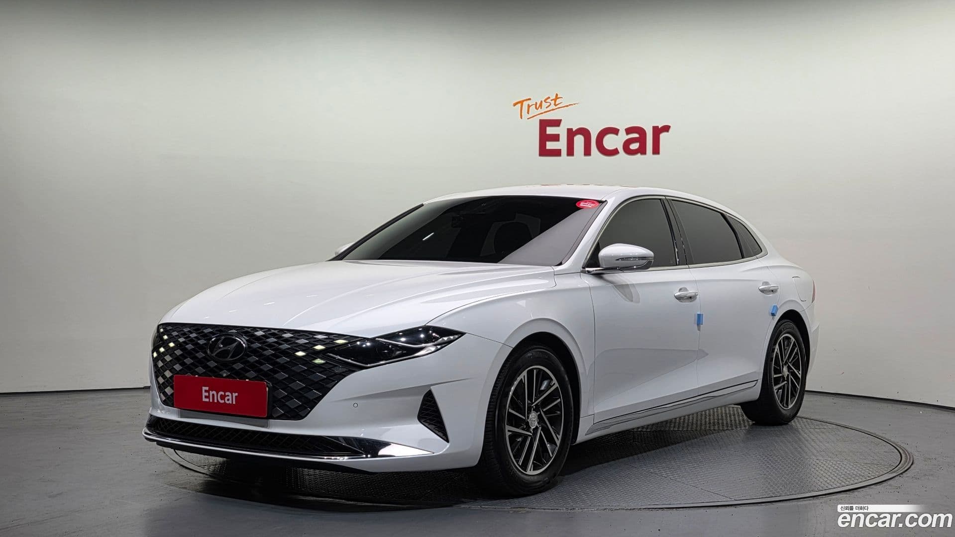 Main__Slider__Photo:Grandeur Hyundai 2020.1-0