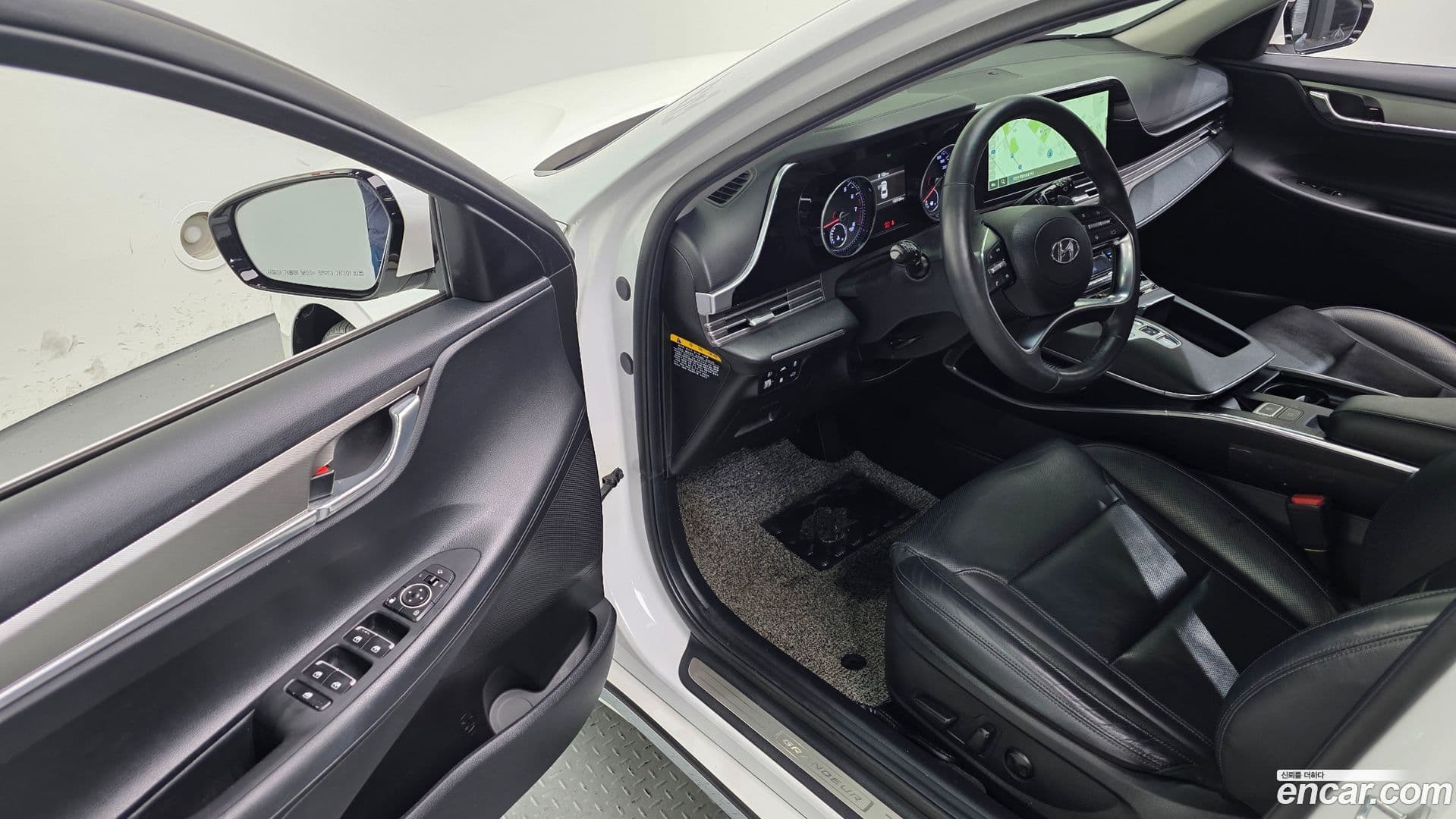 Main__Slider__Photo:Grandeur Hyundai 2020.1-10