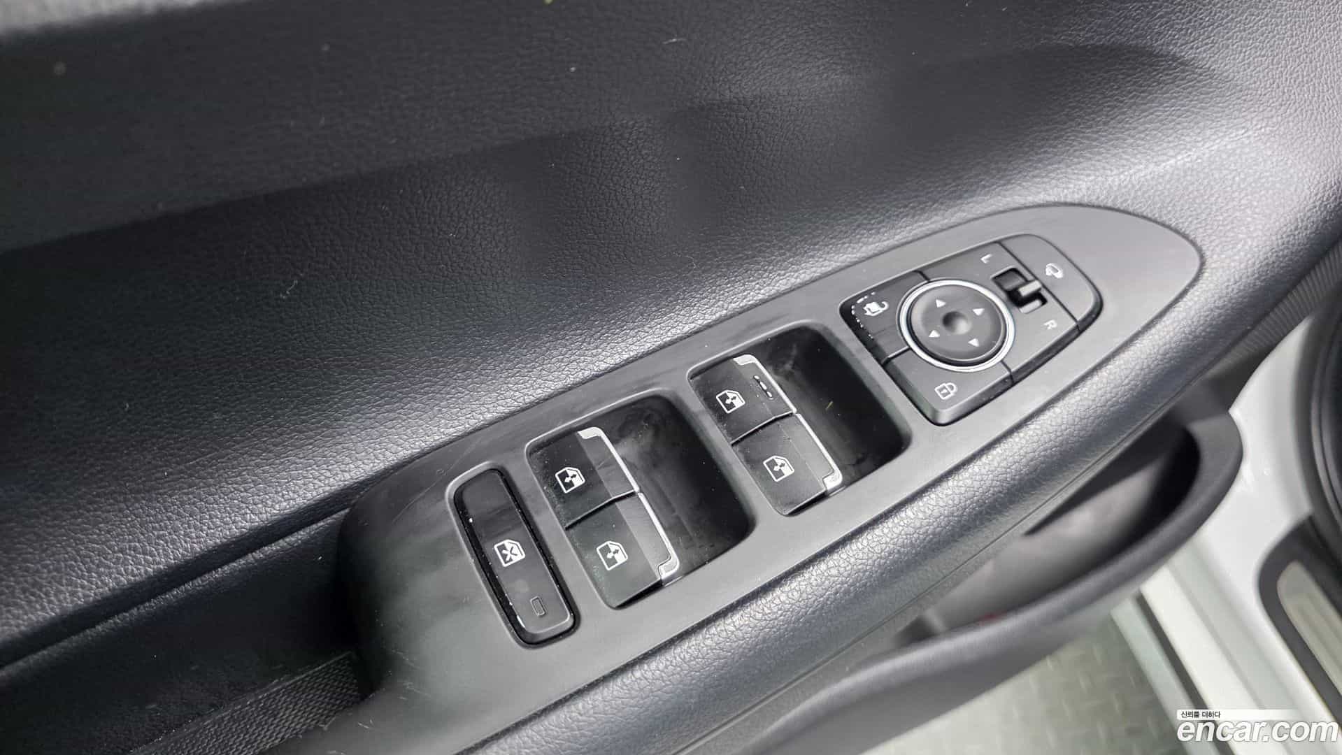 Grandeur Hyundai 2020.1-OPTION-016