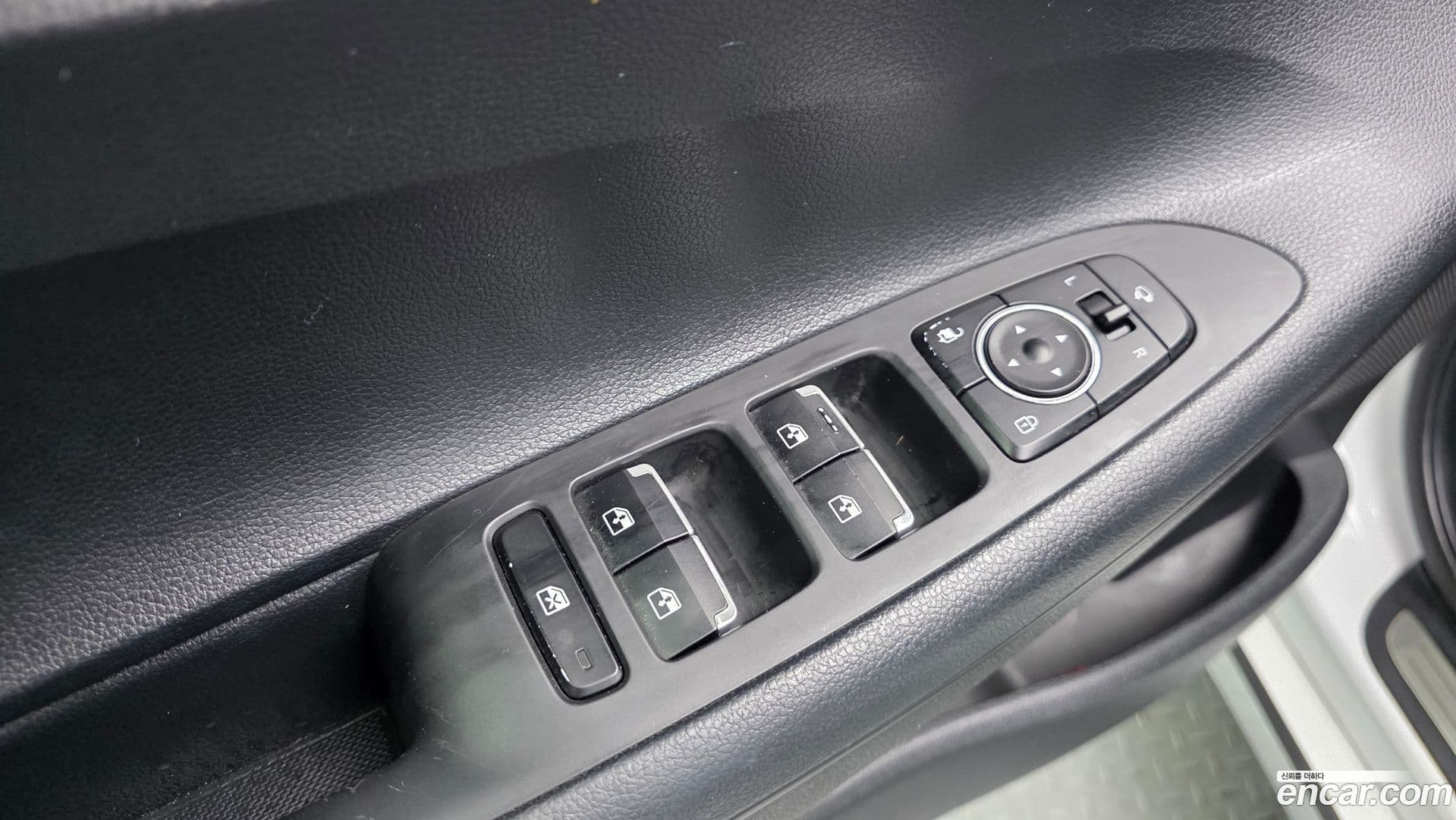 Main__Slider__Photo:Grandeur Hyundai 2020.1-11