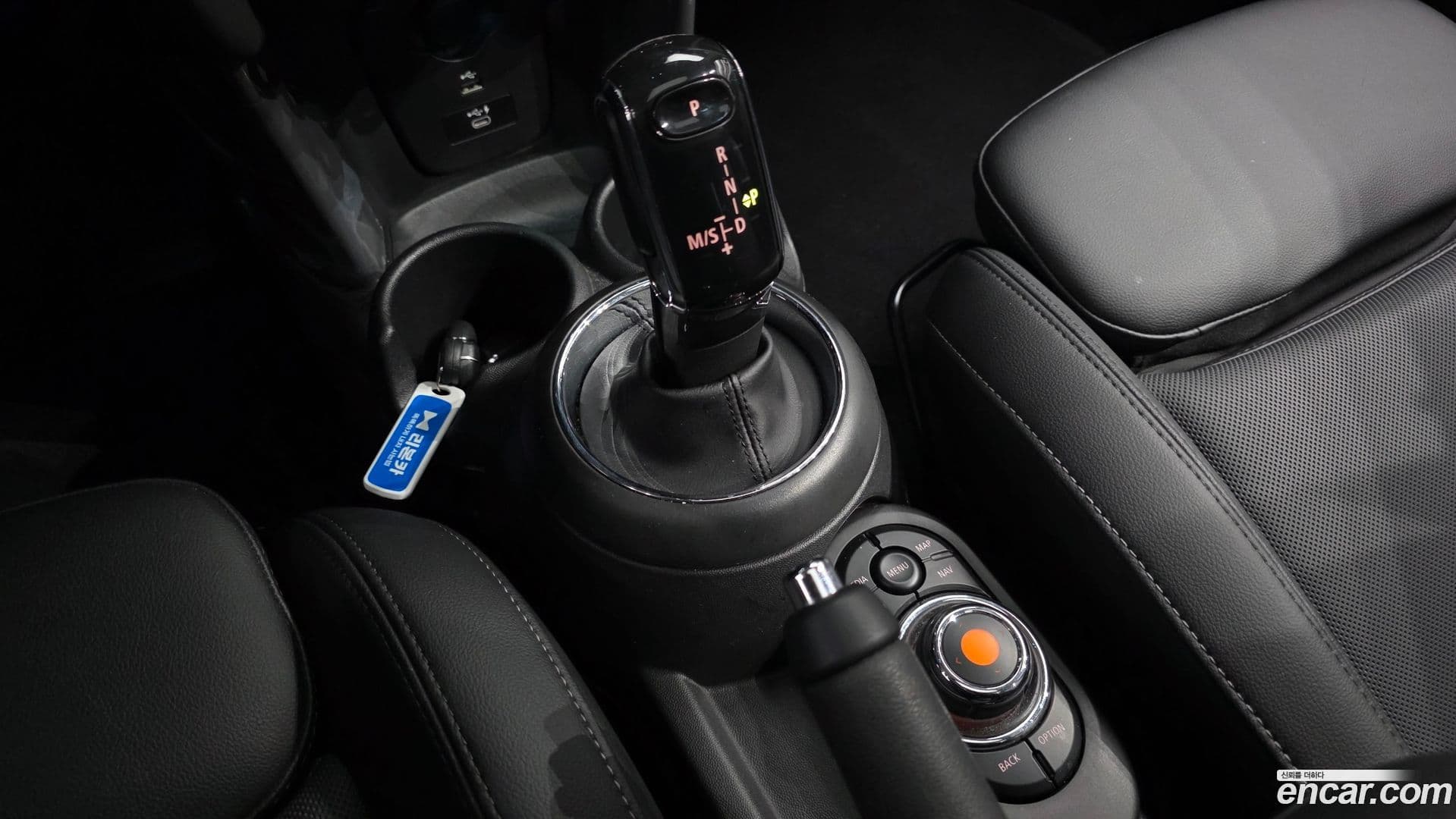 Main__Slider__Photo:Cooper Mini 2021.4-8