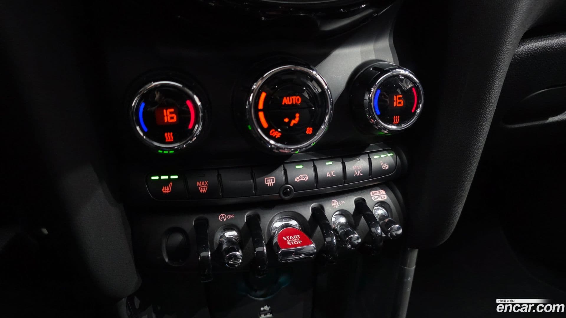 Main__Slider__Photo:Cooper Mini 2021.4-14