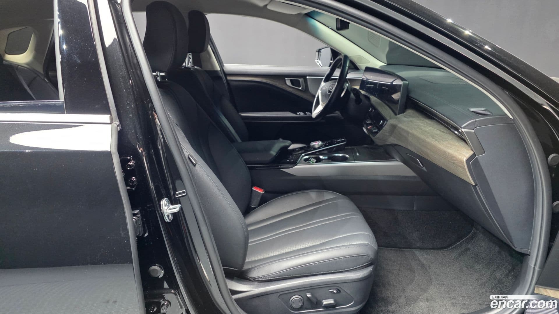 Main__Slider__Photo:K8 Kia 2024.1-10