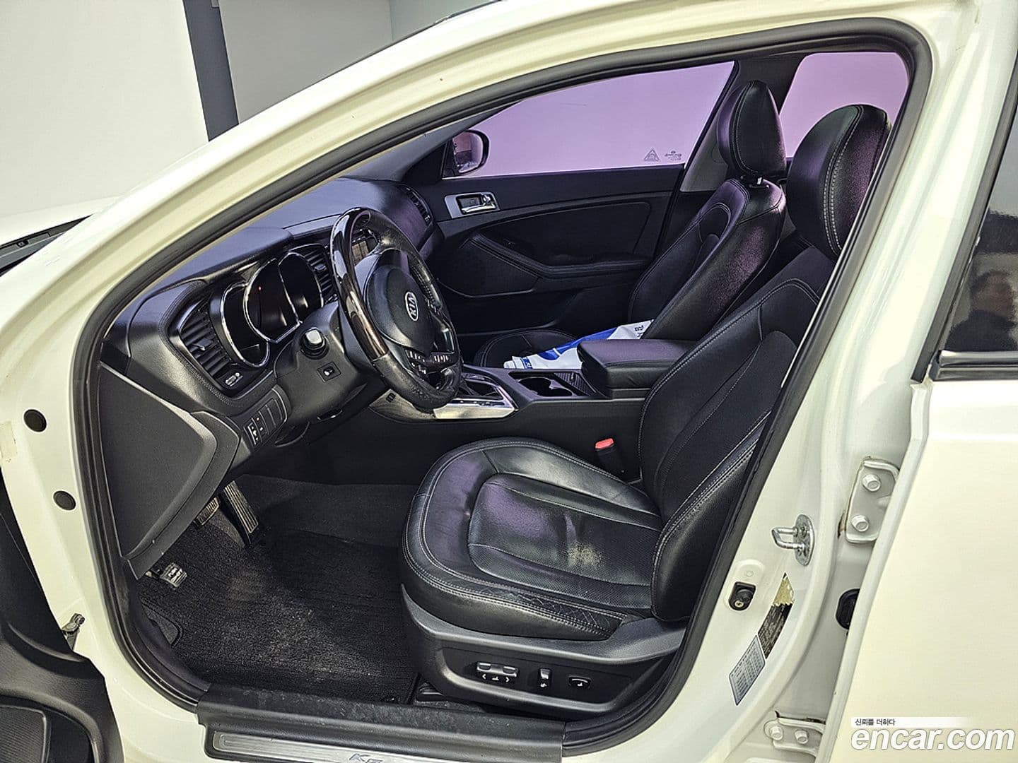 Main__Slider__Photo:K5 Kia 2010.5-7