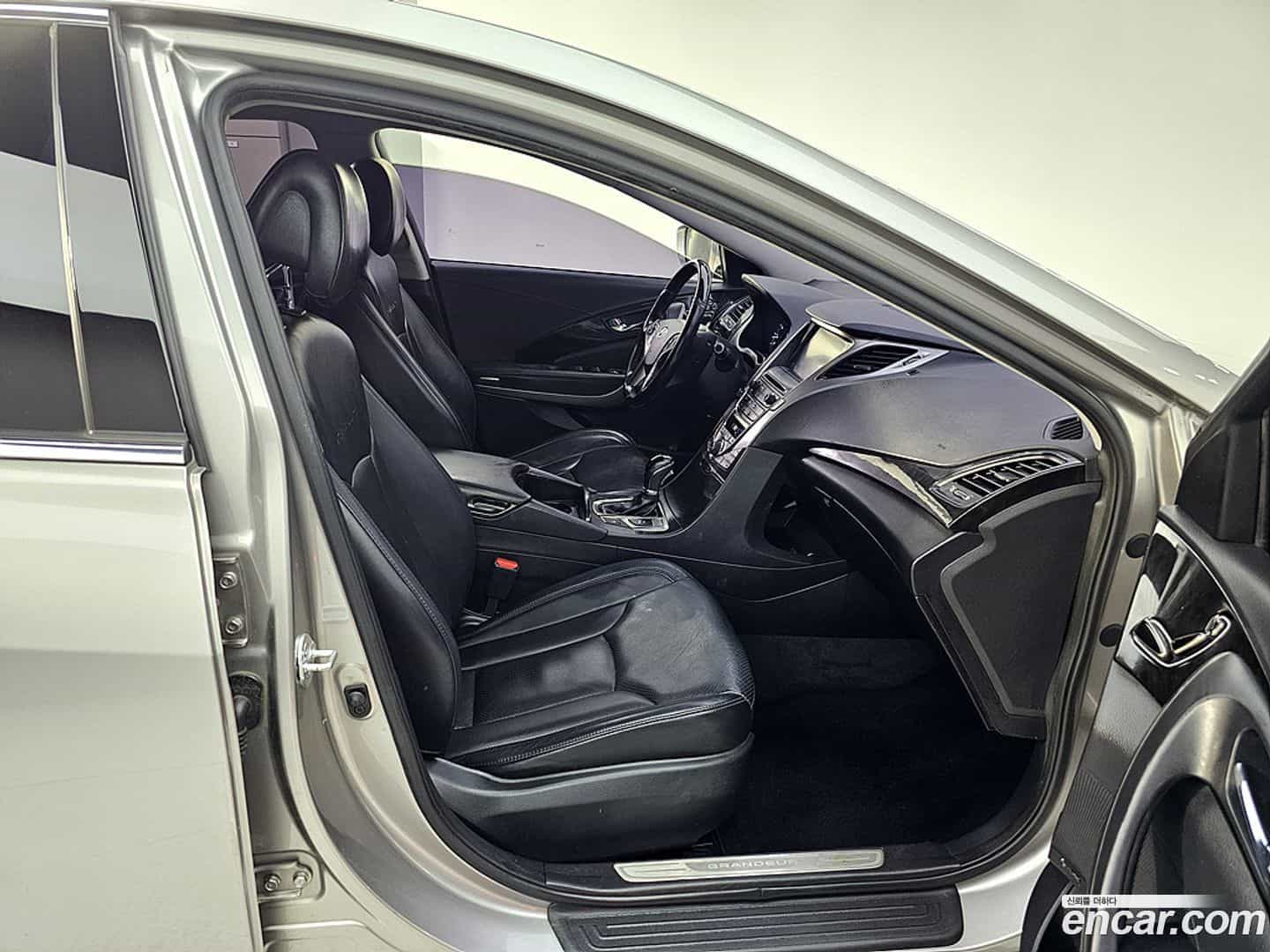 Grandeur Hyundai 2014.4-INNER-010