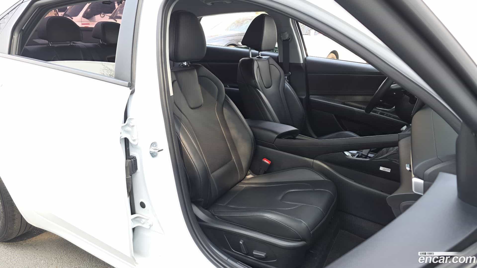 AVANTE Hyundai 2023.6-OPTION-016