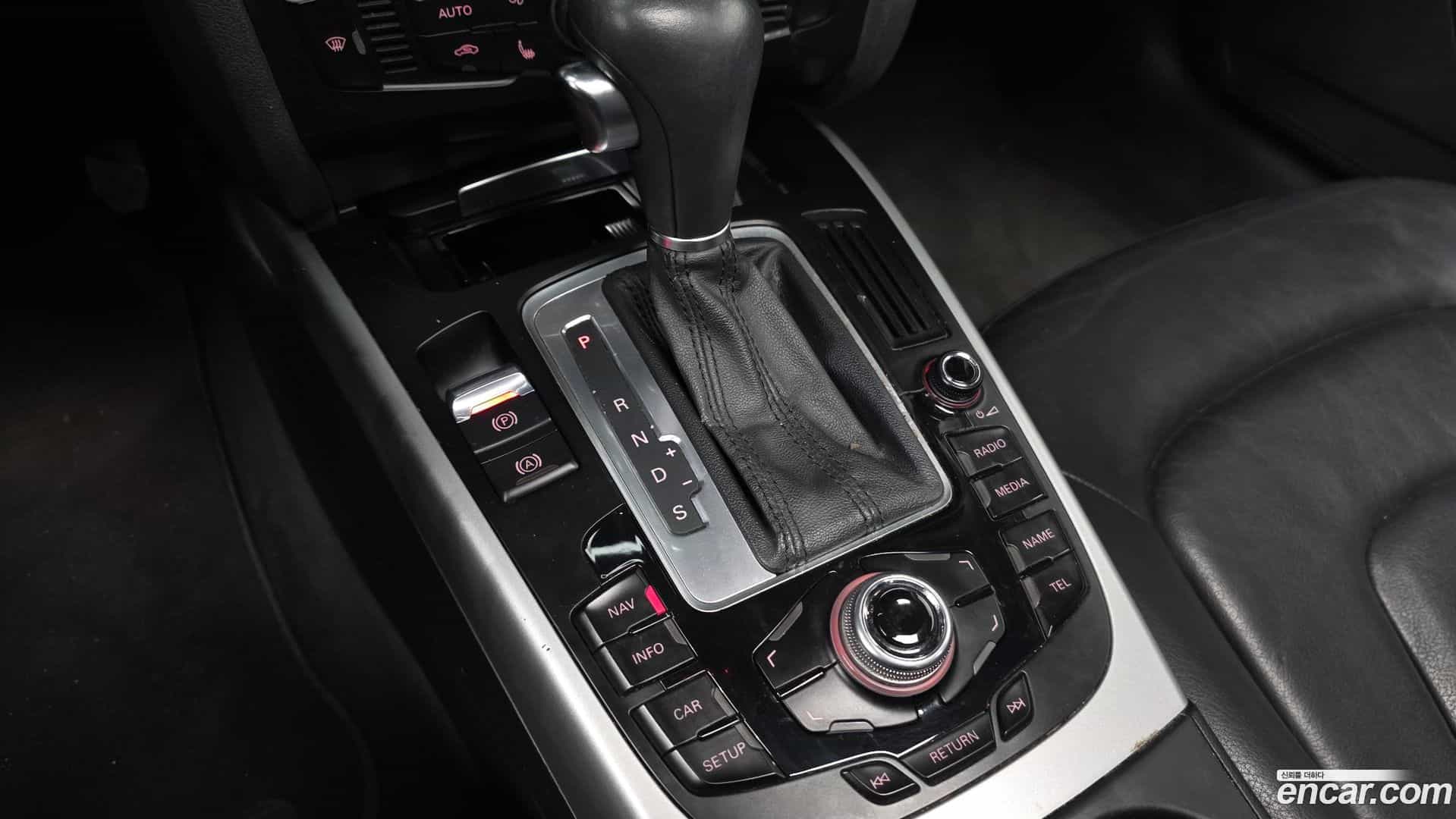 A4 Audi 2010.11-INNER-009